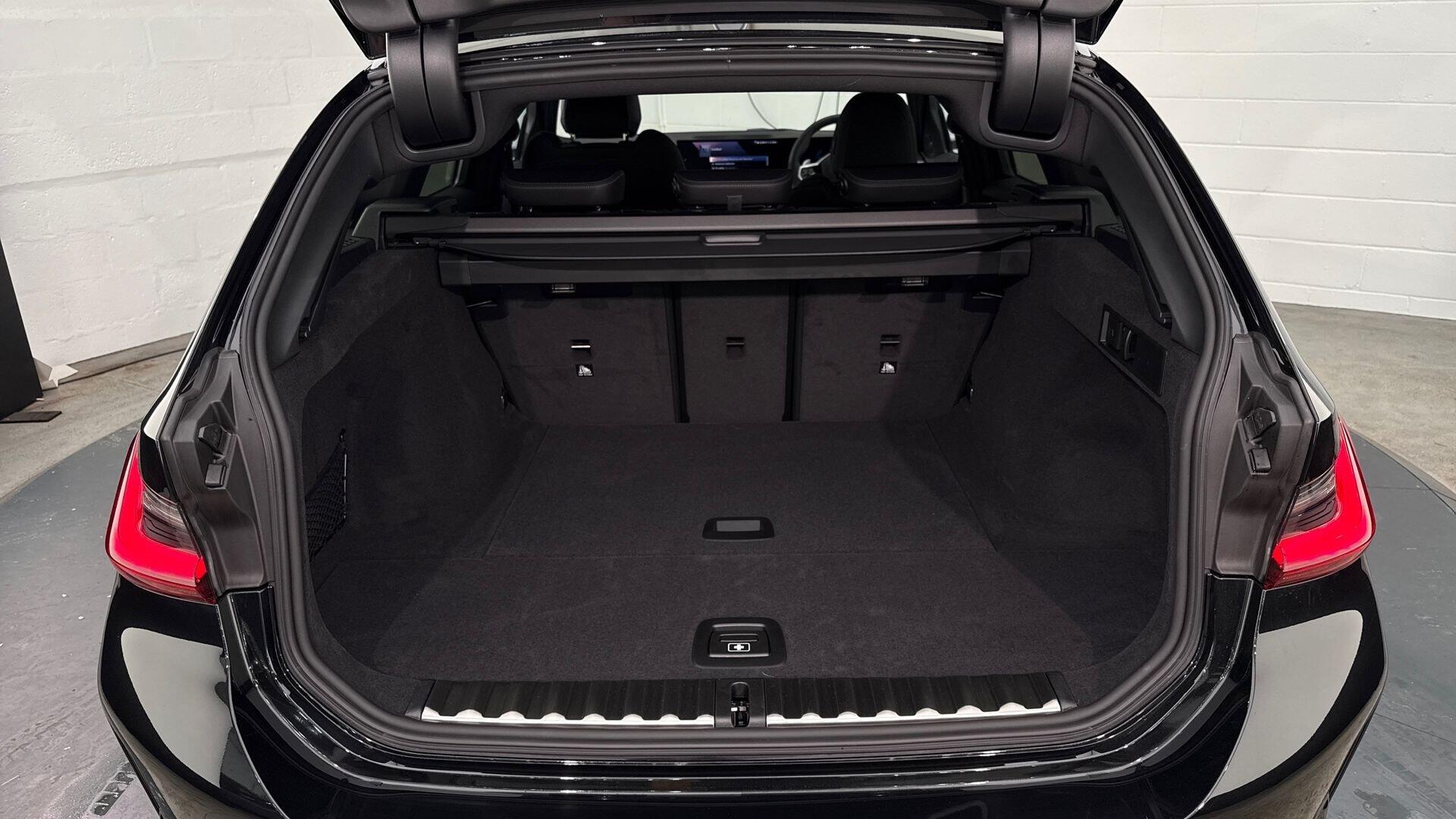BMW 3 Series view 13