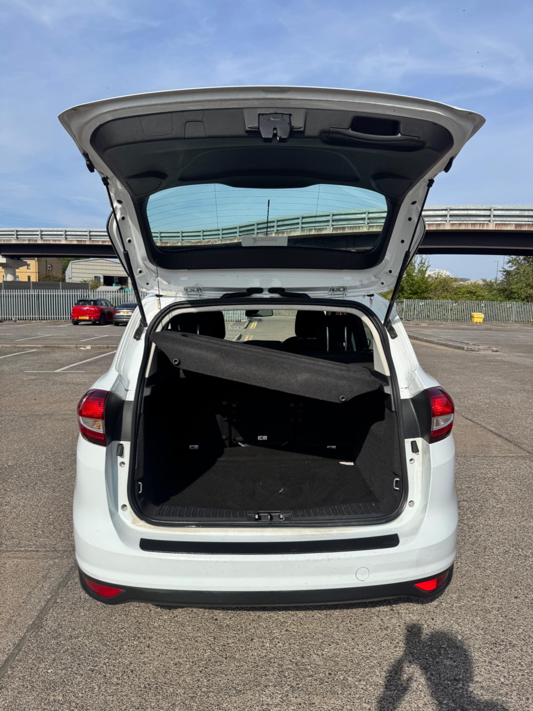 Ford C-Max view 45