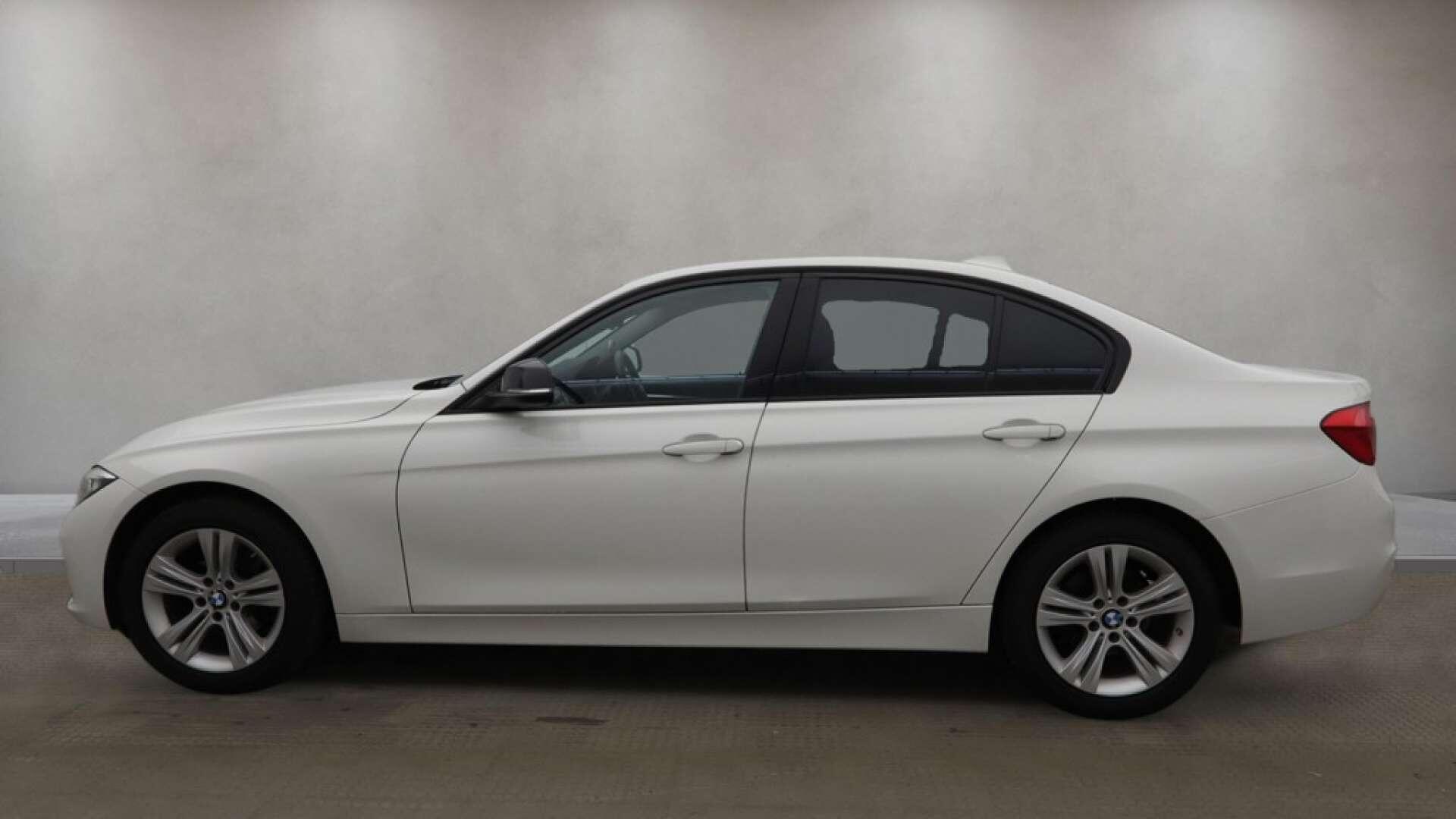 BMW 3 Series view 11