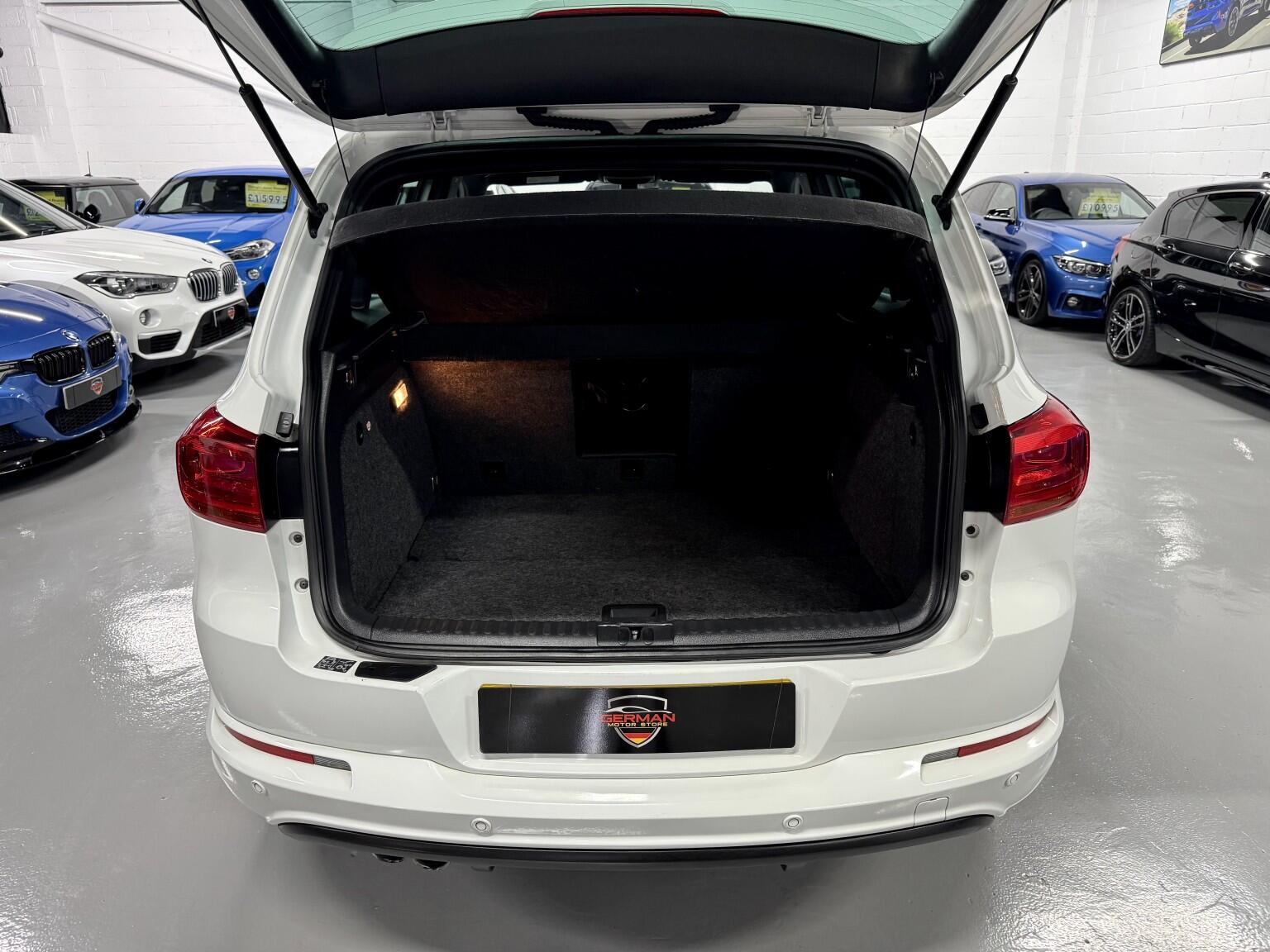Volkswagen Tiguan view 29