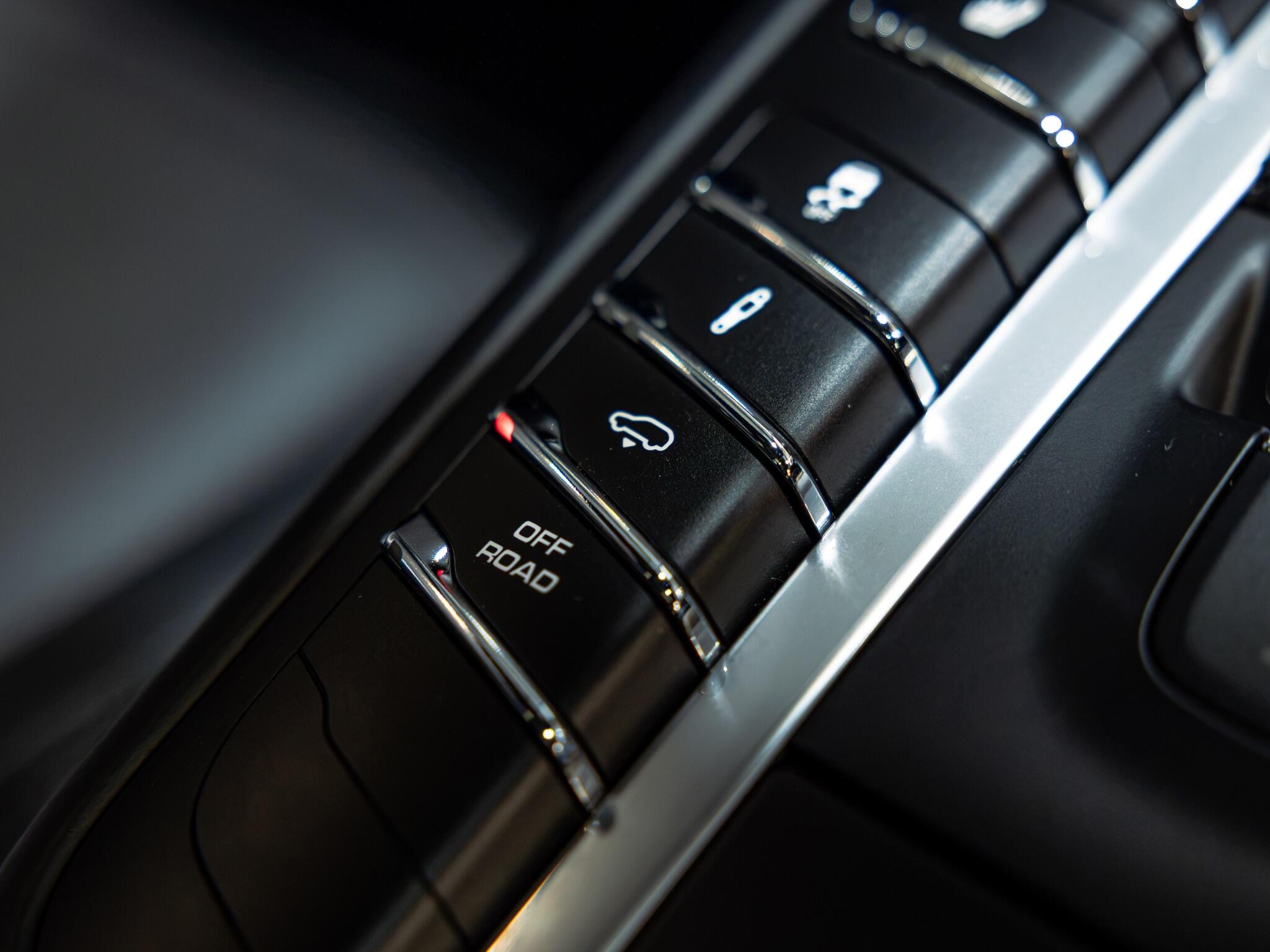 Porsche Macan view 3