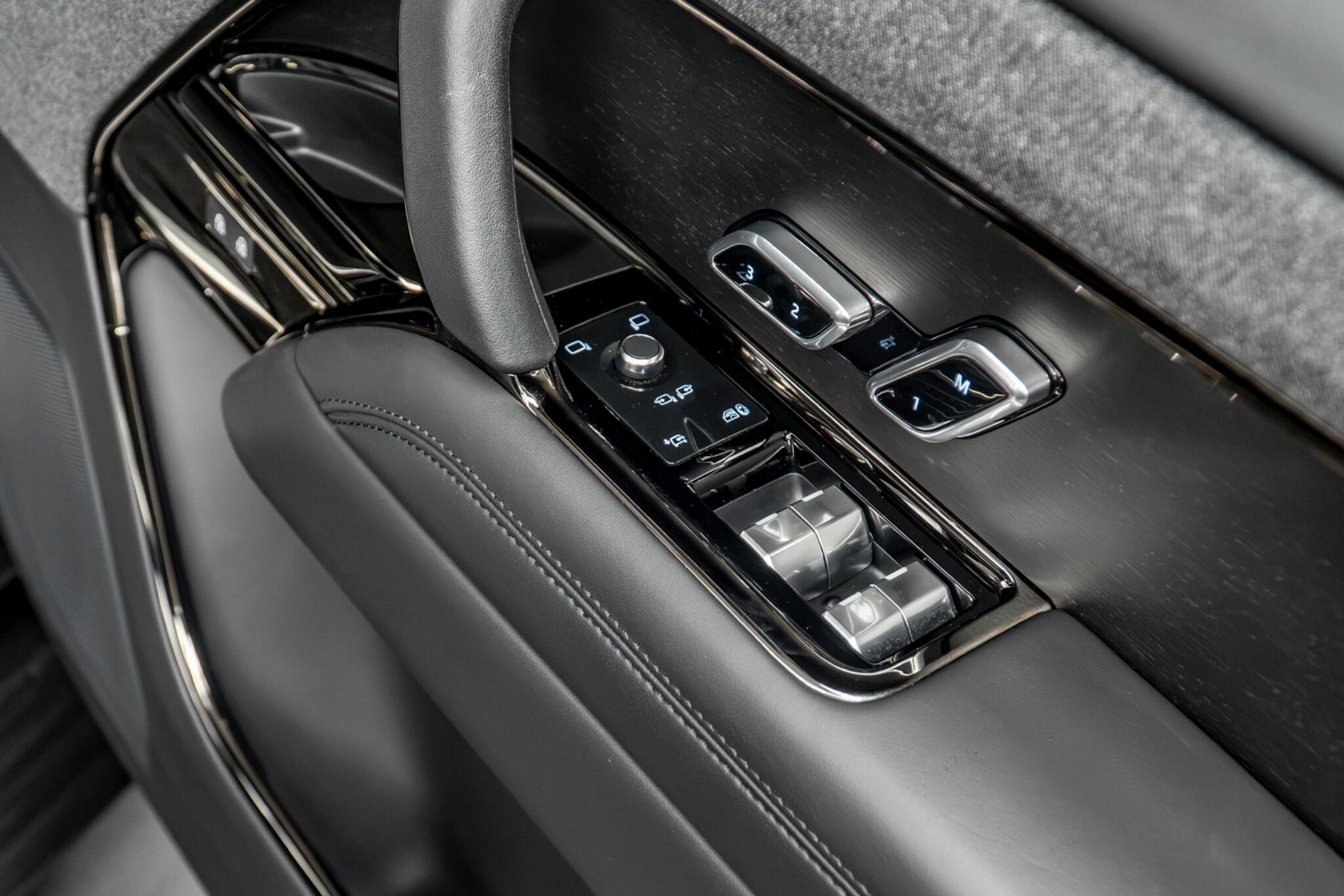 Land Rover Range Rover Sport view 32