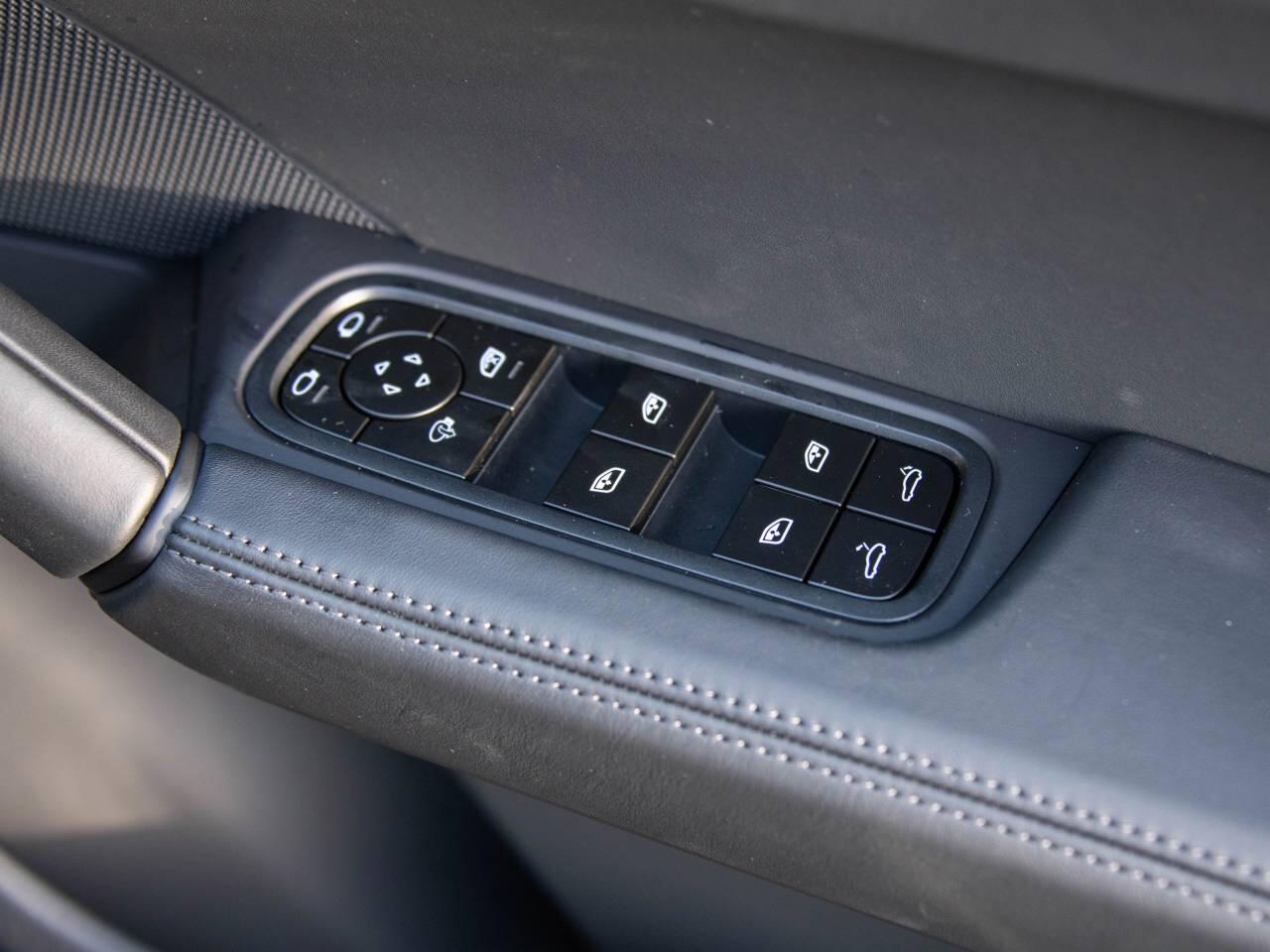 Porsche Cayenne view 28