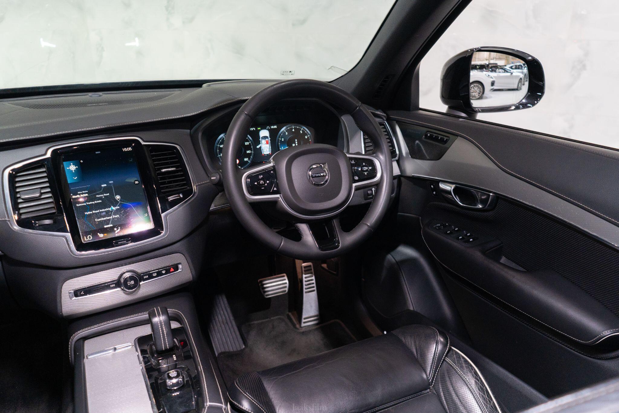 Volvo XC90 view 16