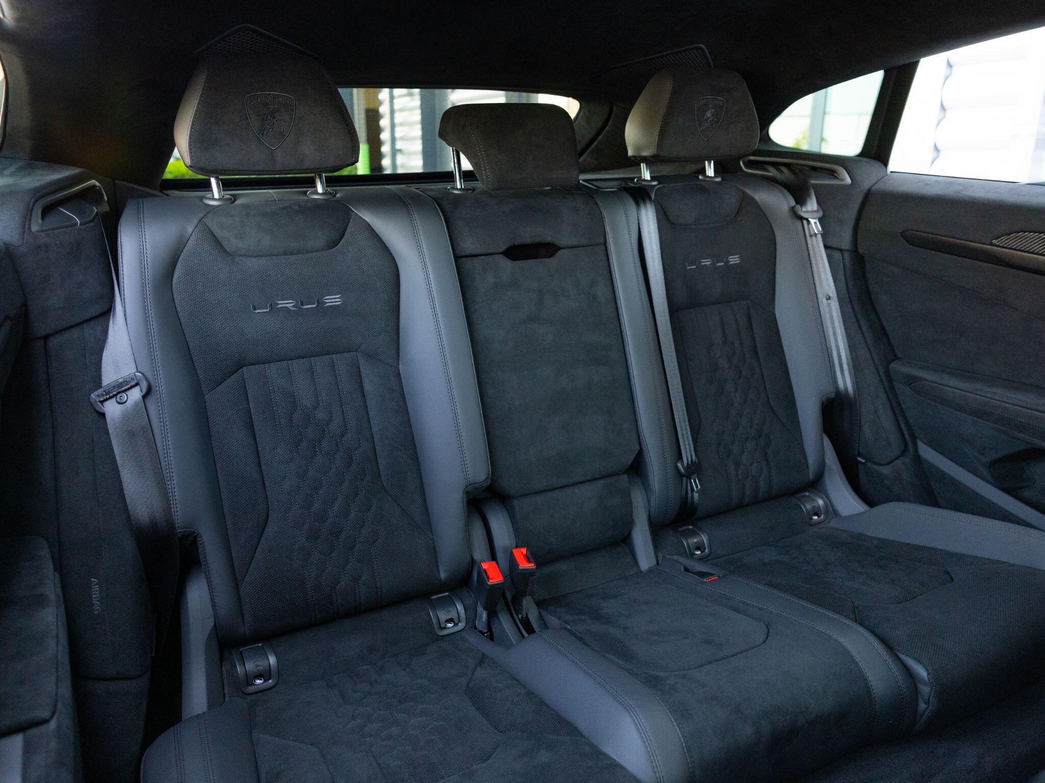 Lamborghini Urus view 31