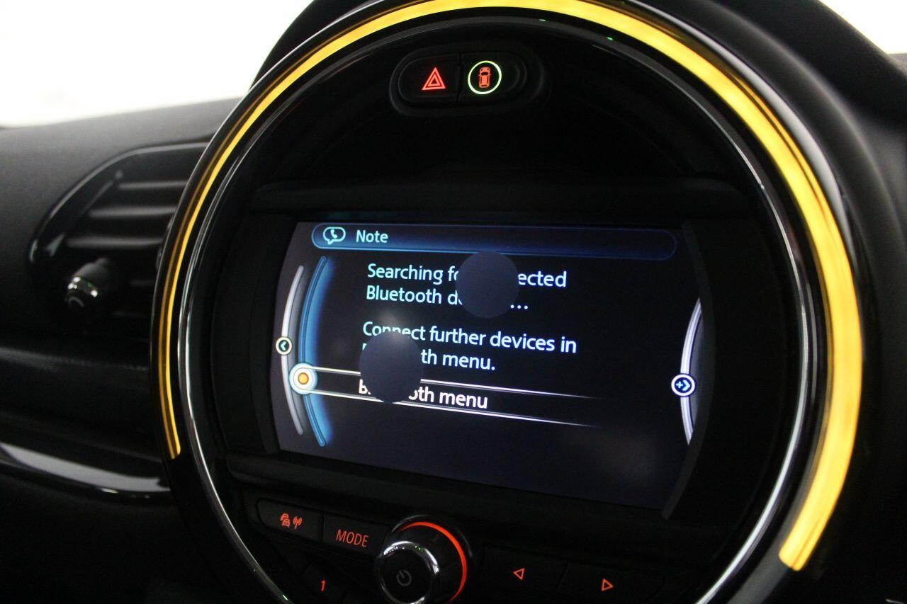 MINI Clubman view 35
