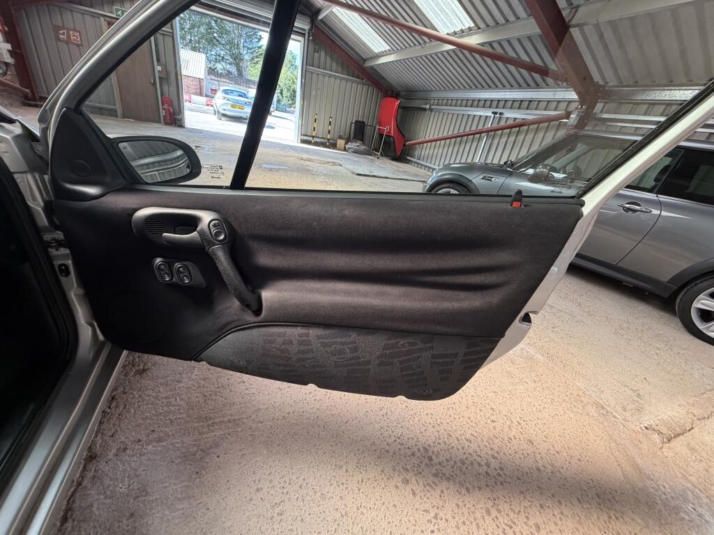 Vauxhall Tigra view 16