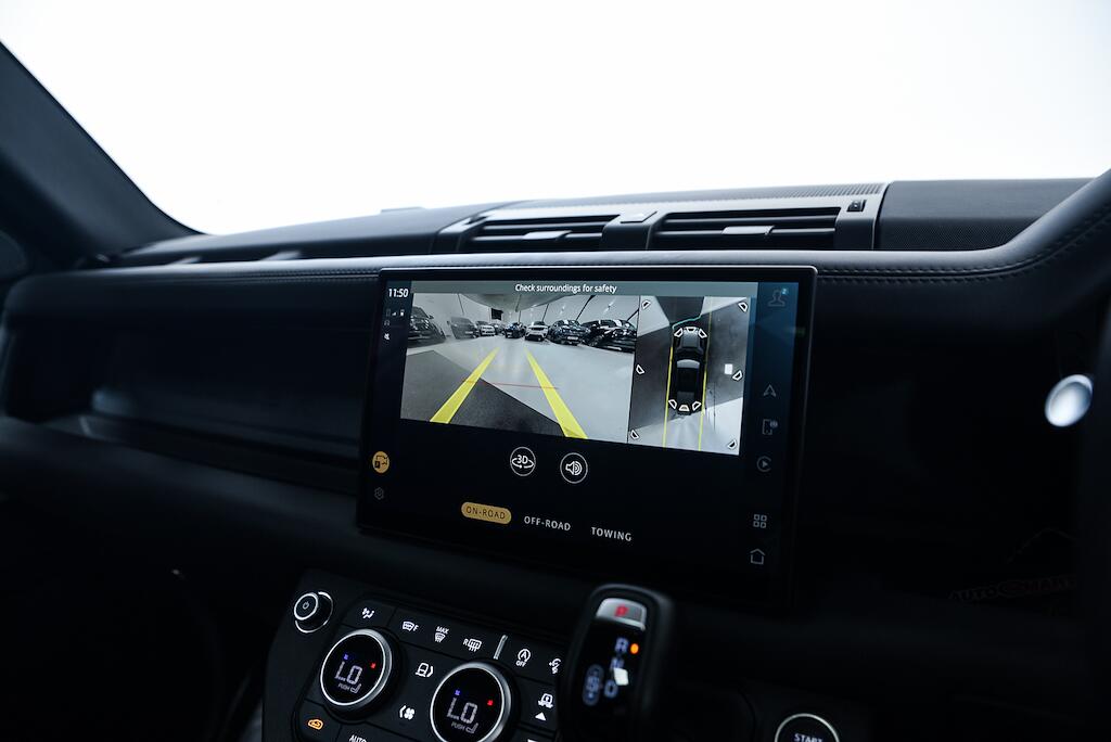 Land Rover Defender view 34