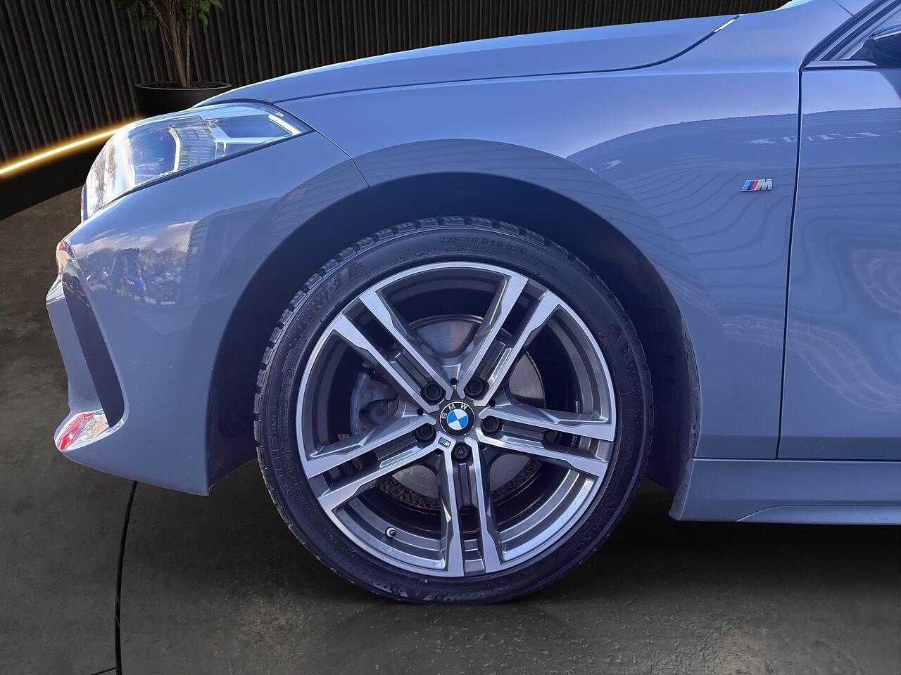 BMW 1 Series view 9