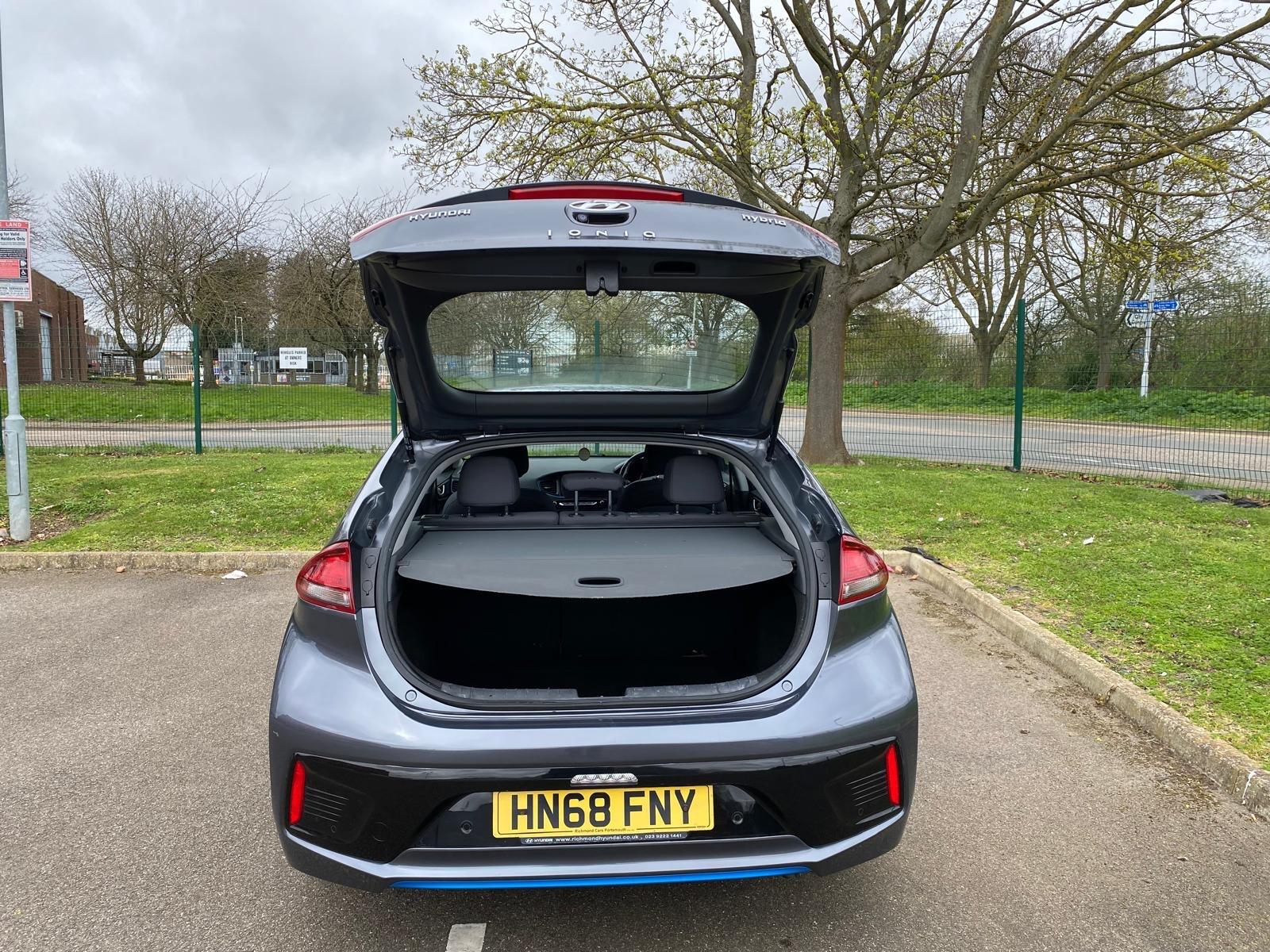 Hyundai Ioniq view 10