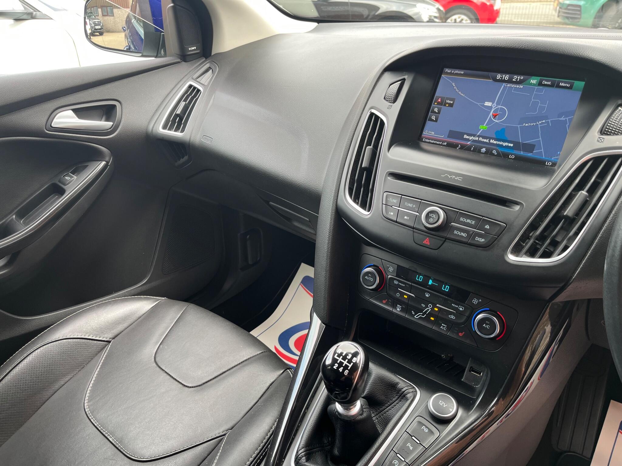 Ford Focus view 39