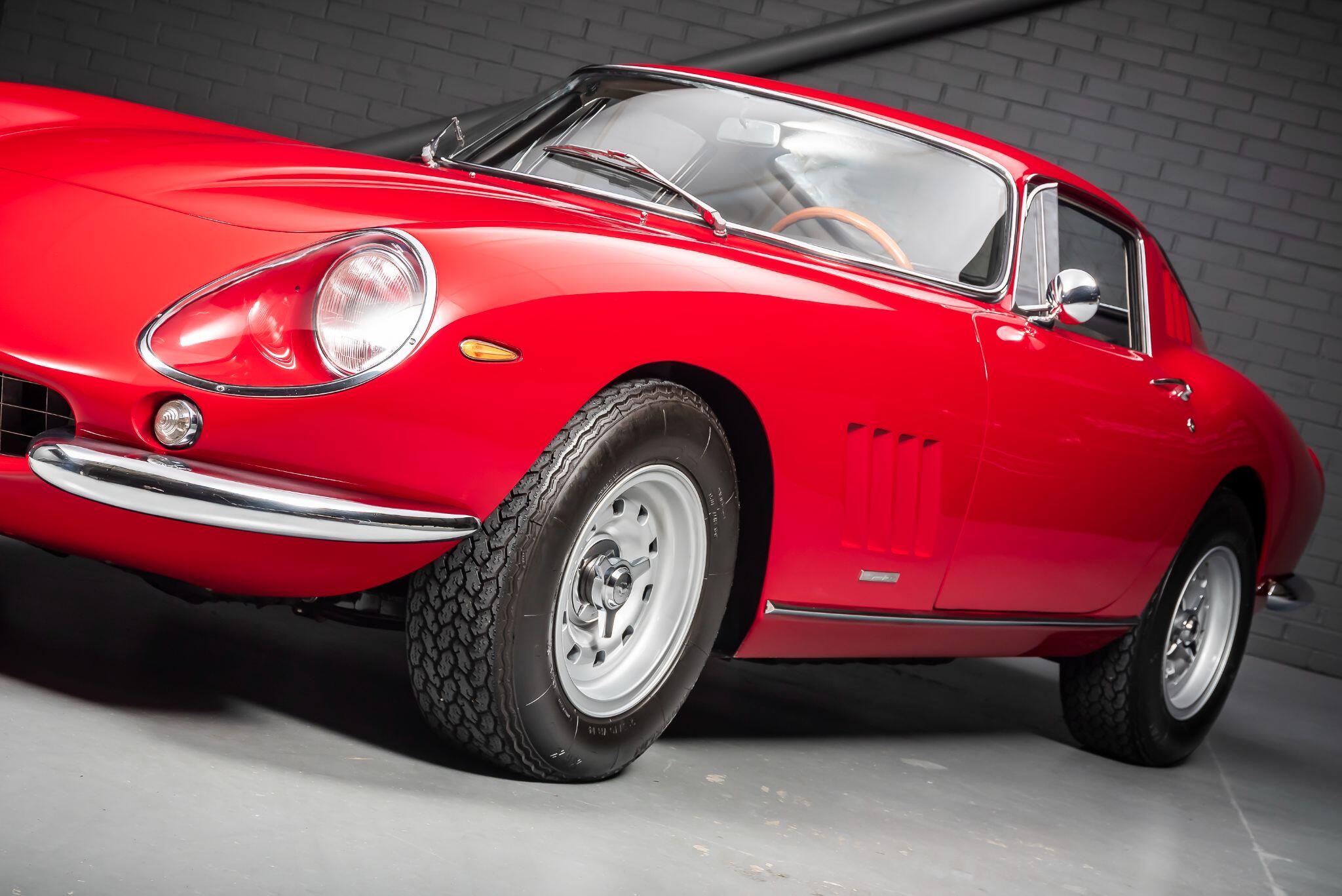 Ferrari 275 view 18