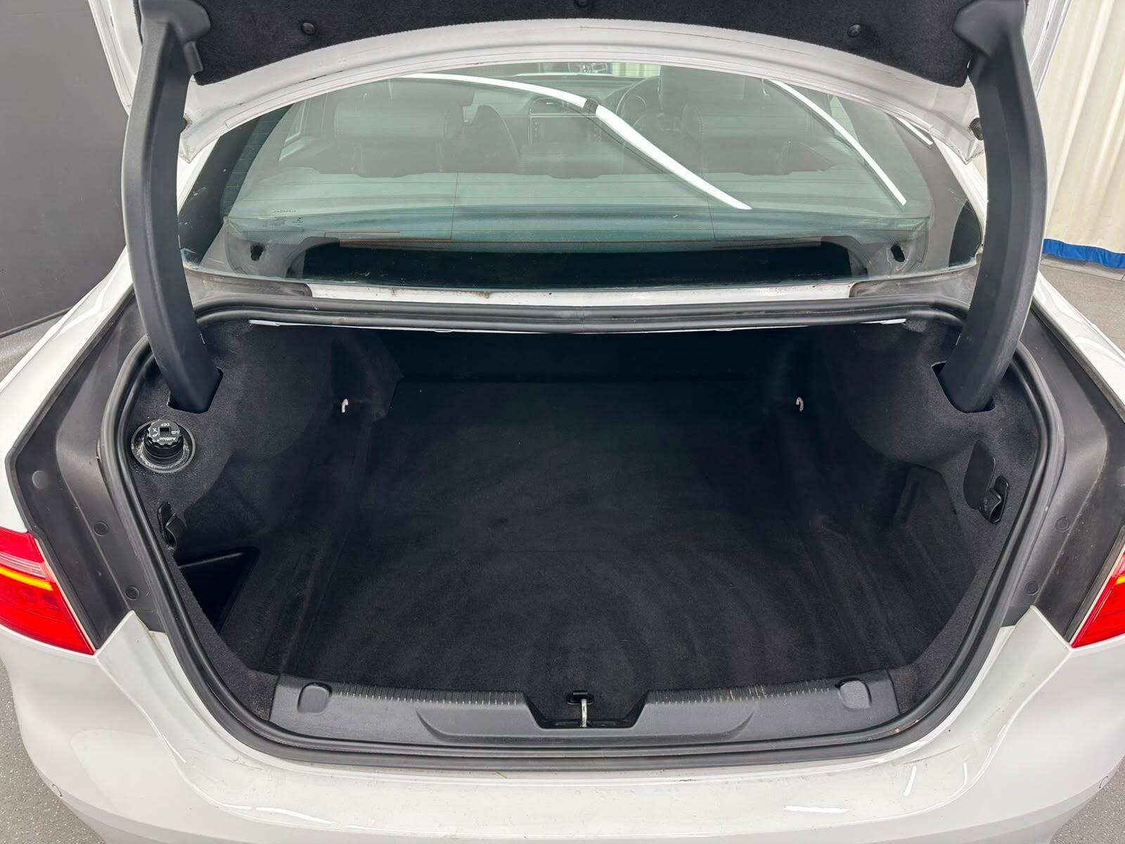 Jaguar XE view 18