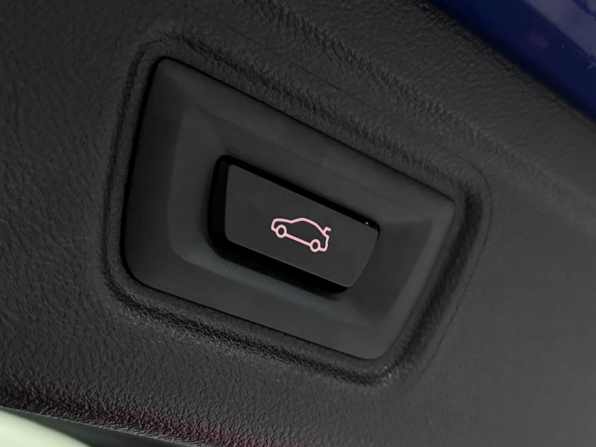 BMW 3 Series view 8