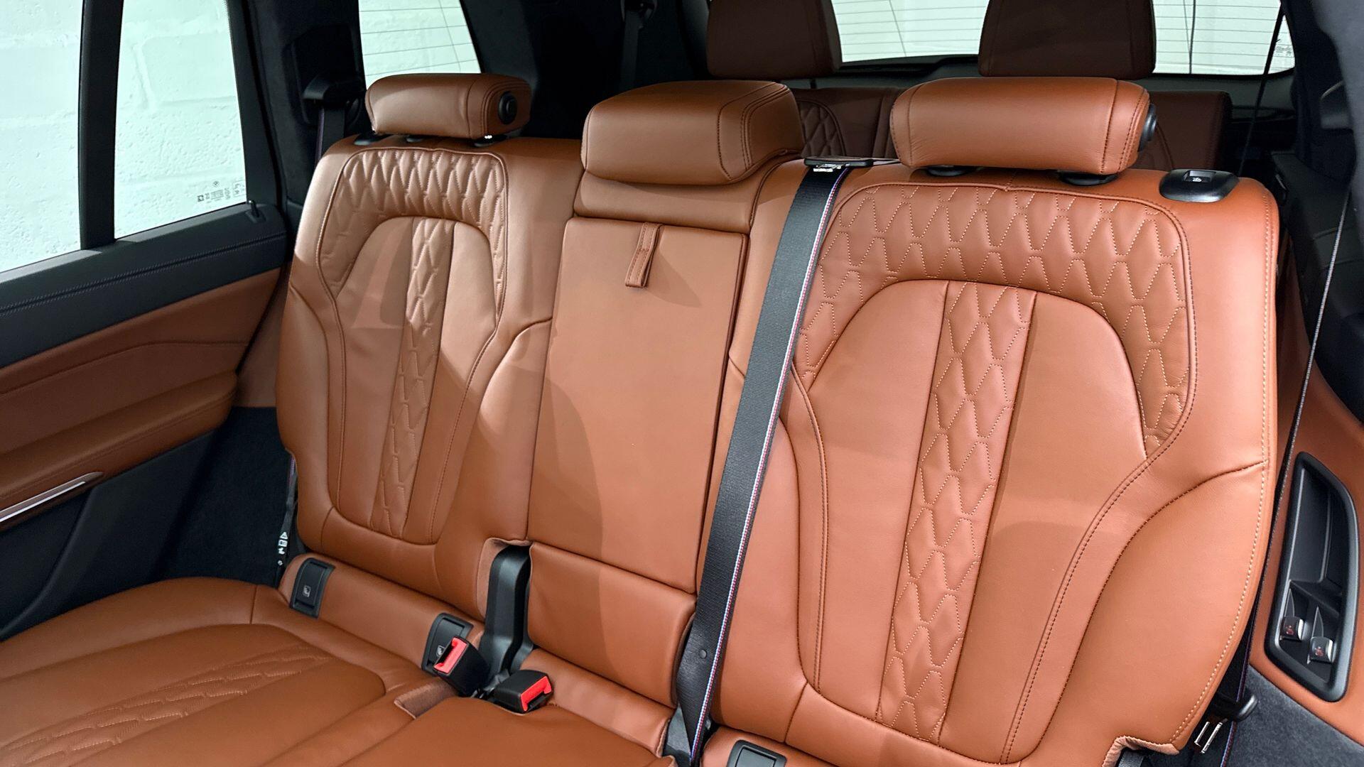 BMW X7 view 12