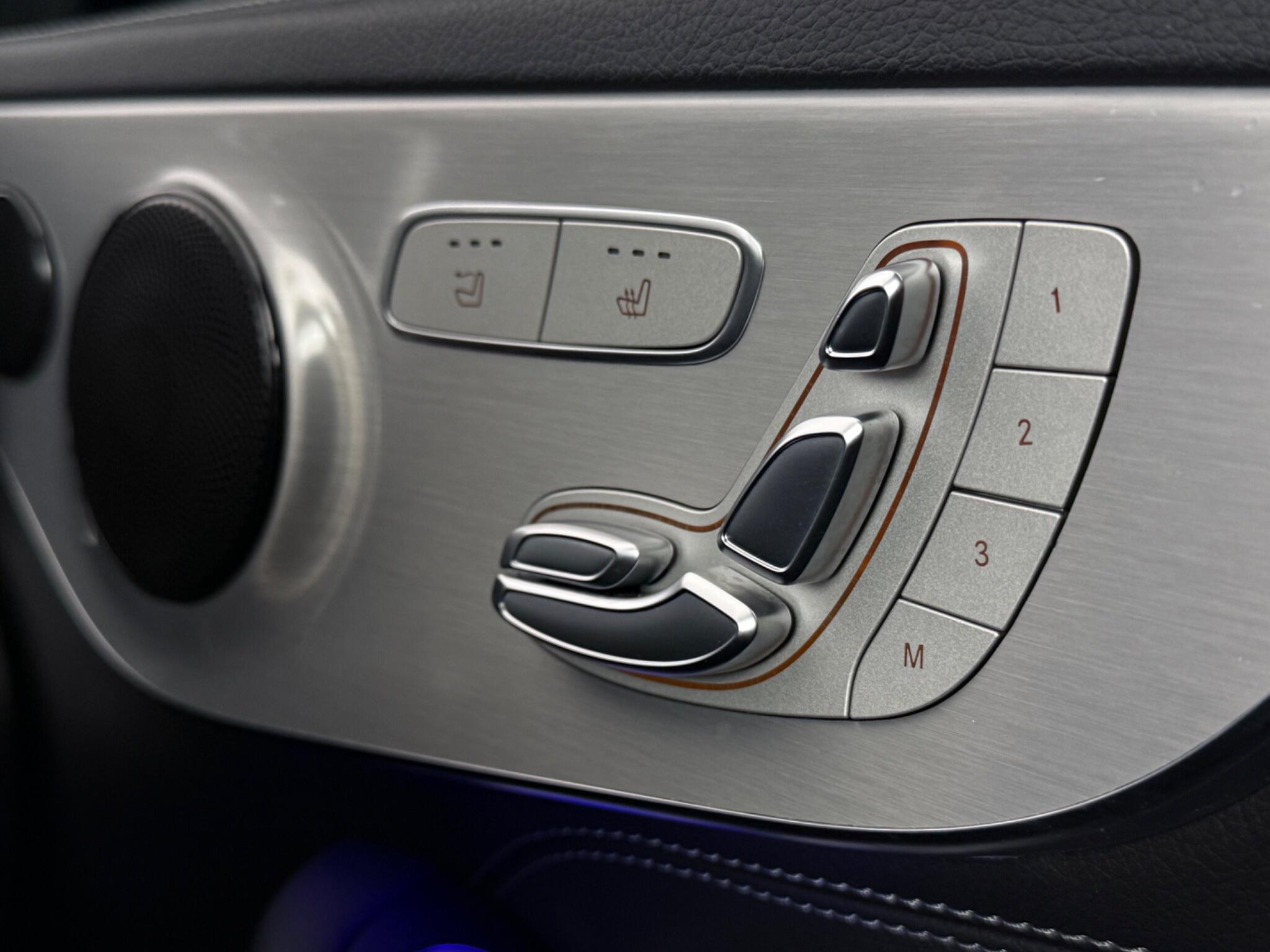 Mercedes-Benz C-Class view 37