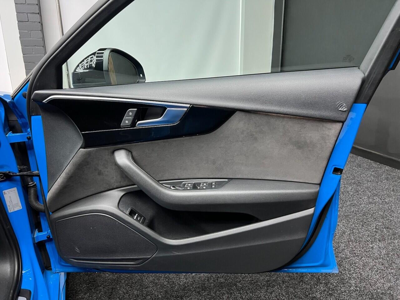 Audi A4 view 34
