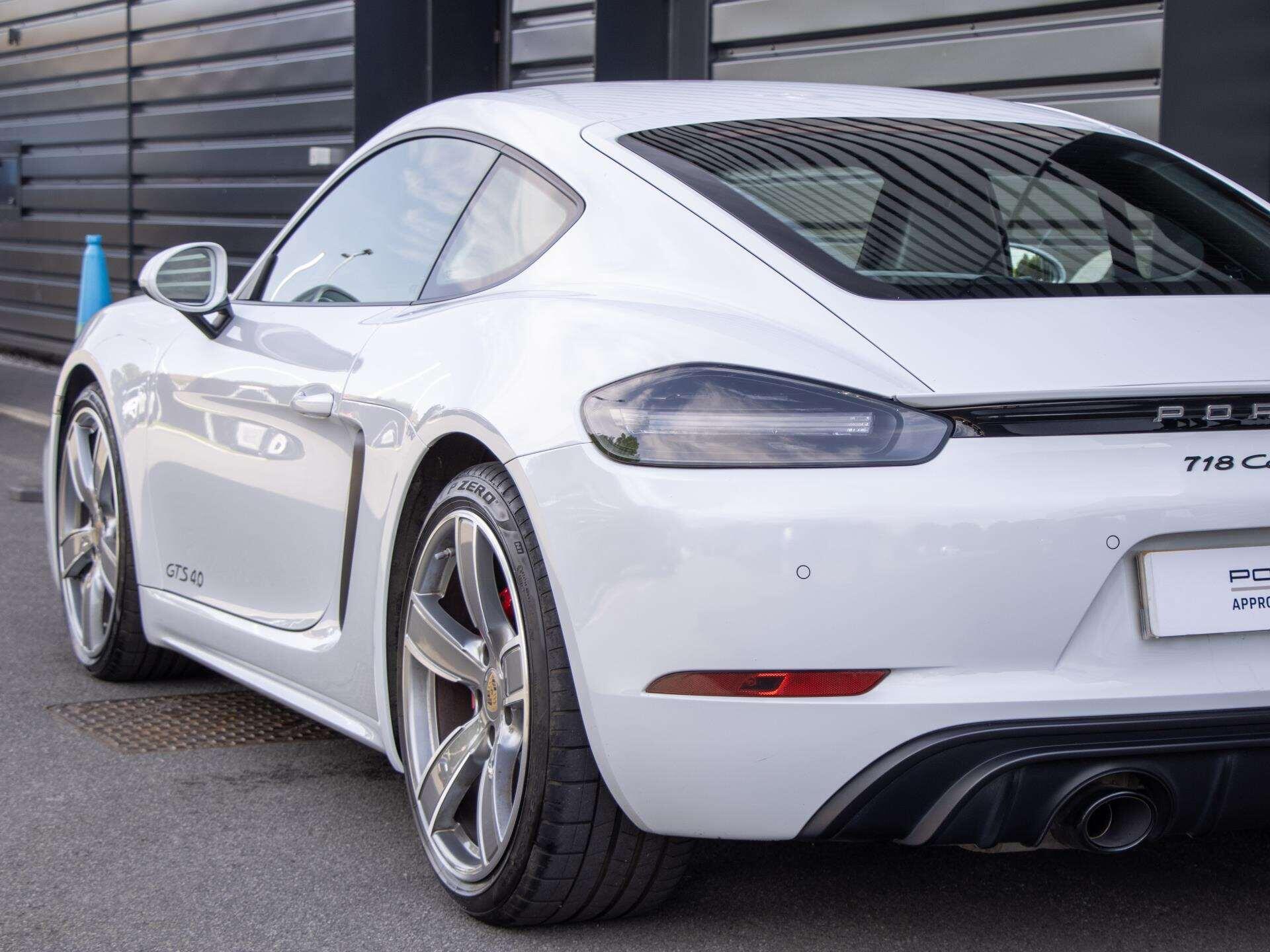 Porsche Cayman view 13