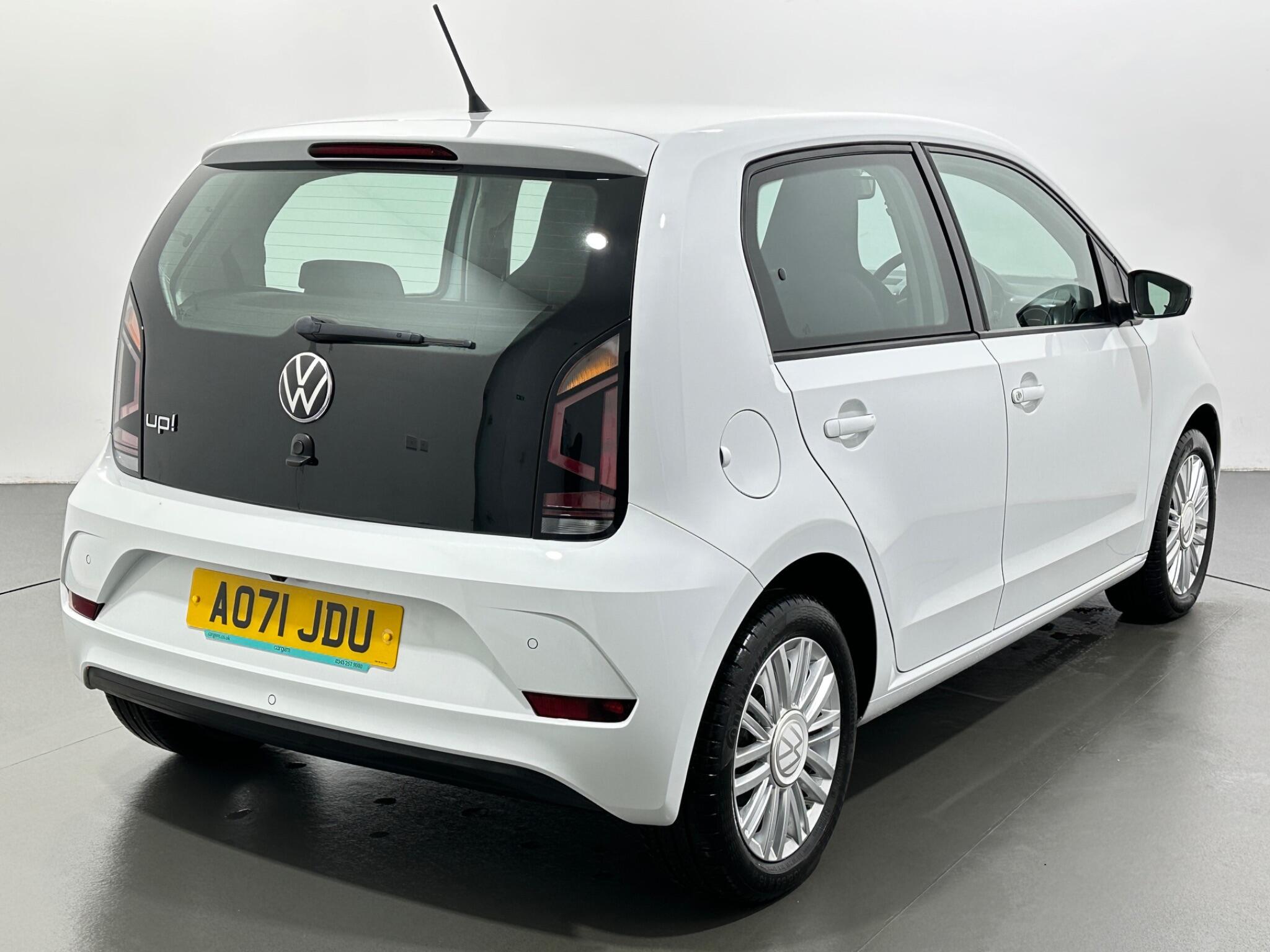 Volkswagen Up! view 8
