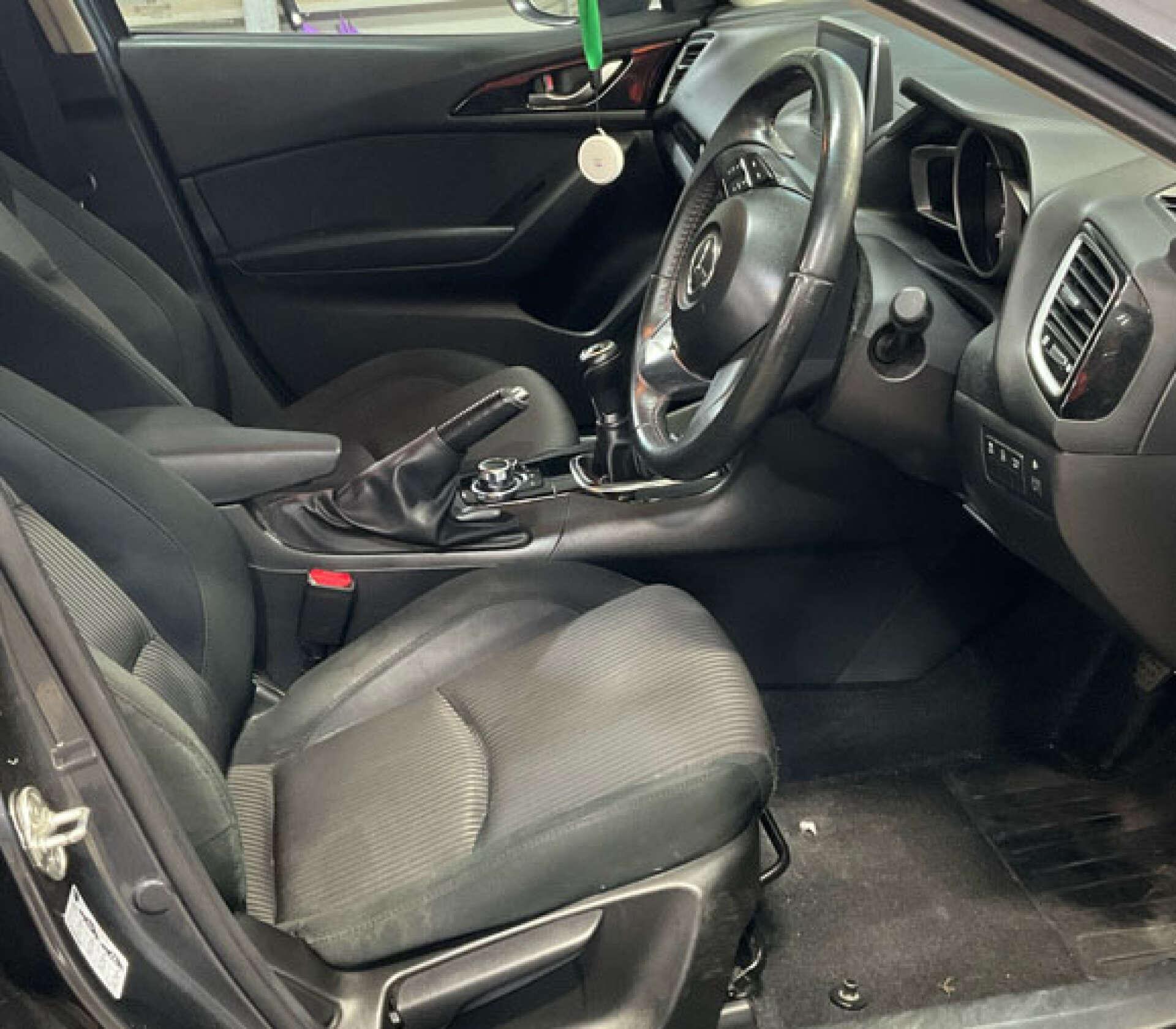 Mazda Mazda3 view 4