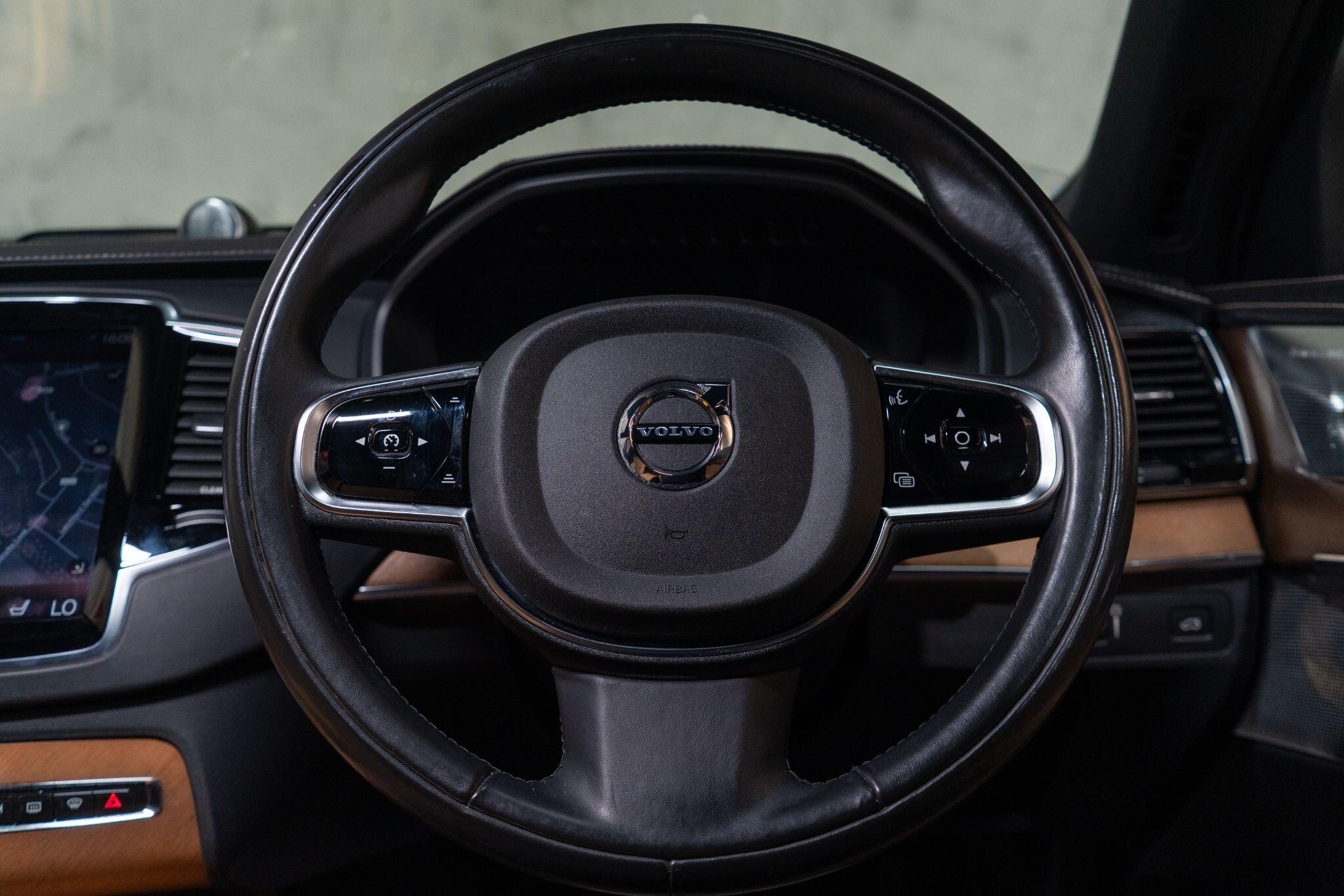 Volvo XC90 view 33