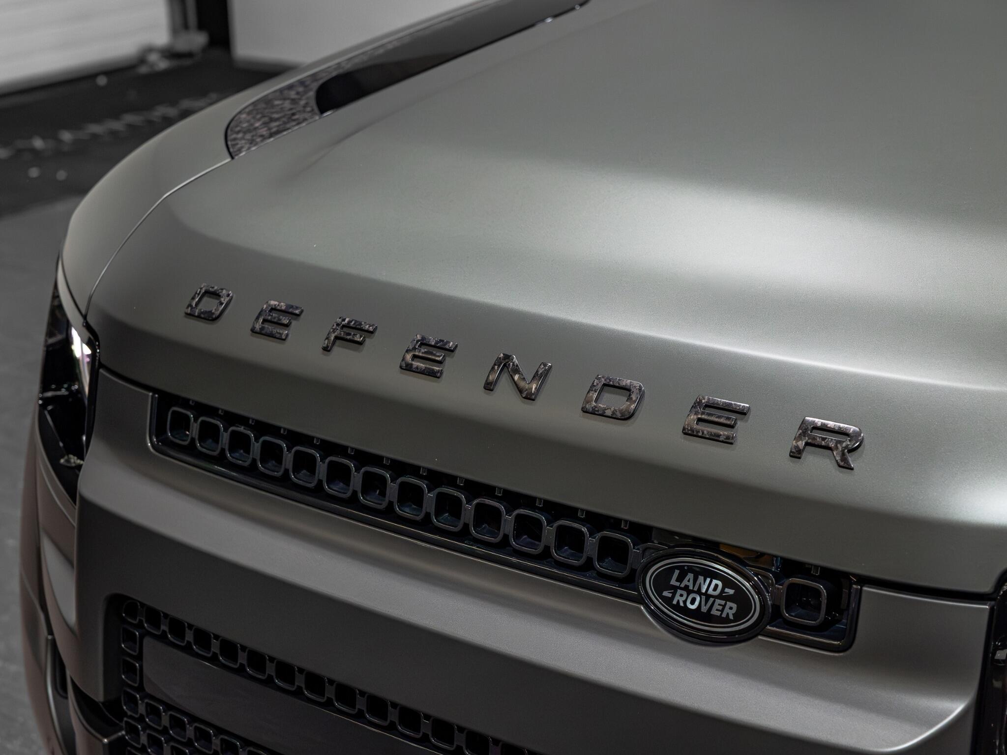 Land Rover Defender view 14
