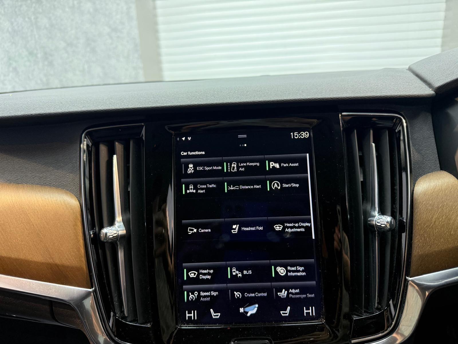 Volvo S90 view 17