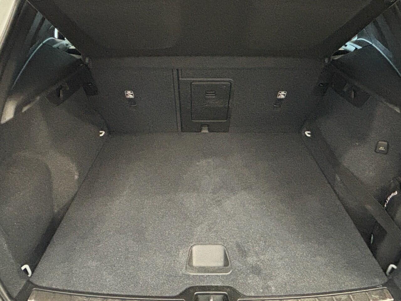 Volvo XC40 view 21