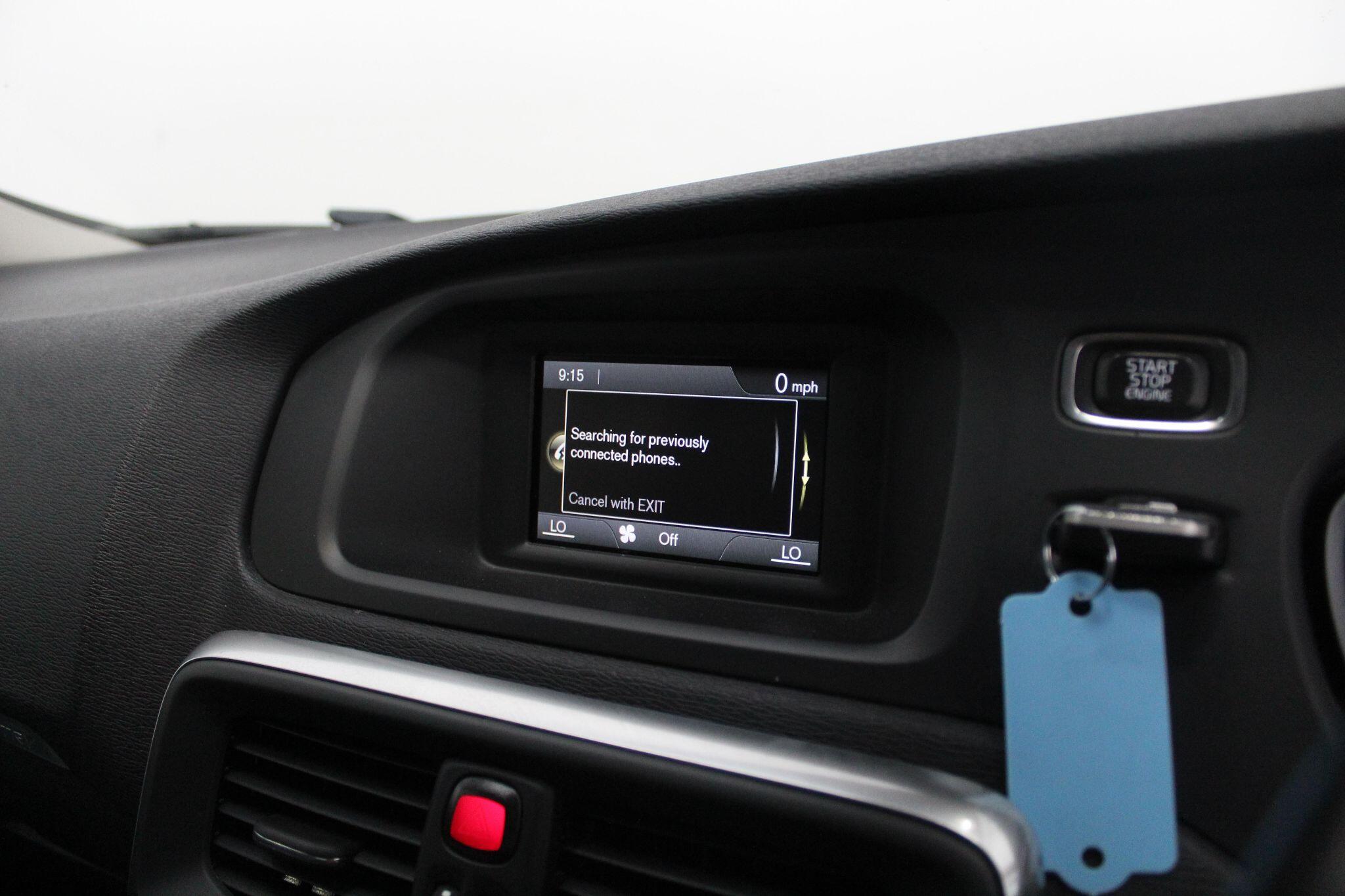 Volvo V40 Cross Country view 36