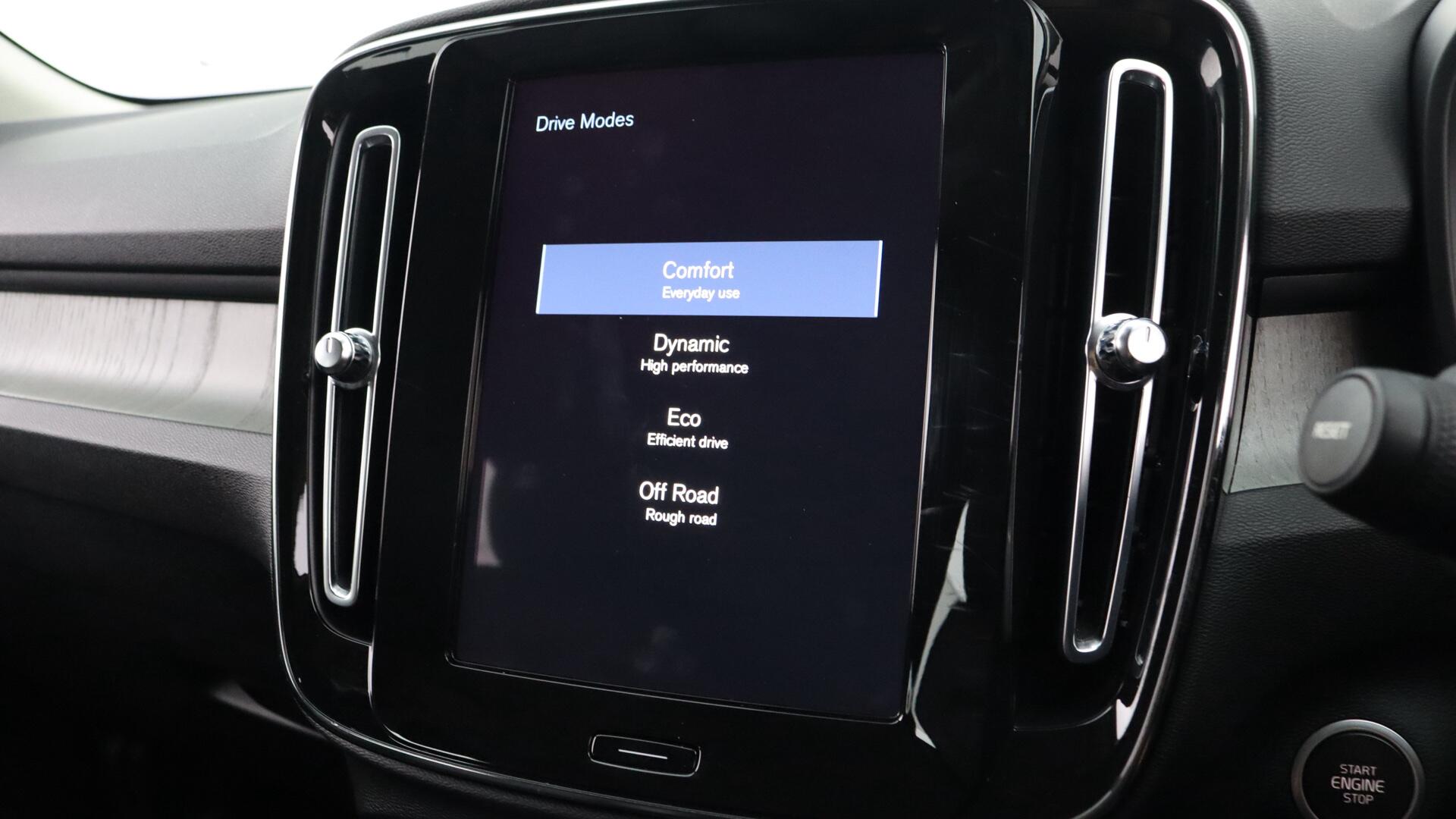Volvo XC40 view 38