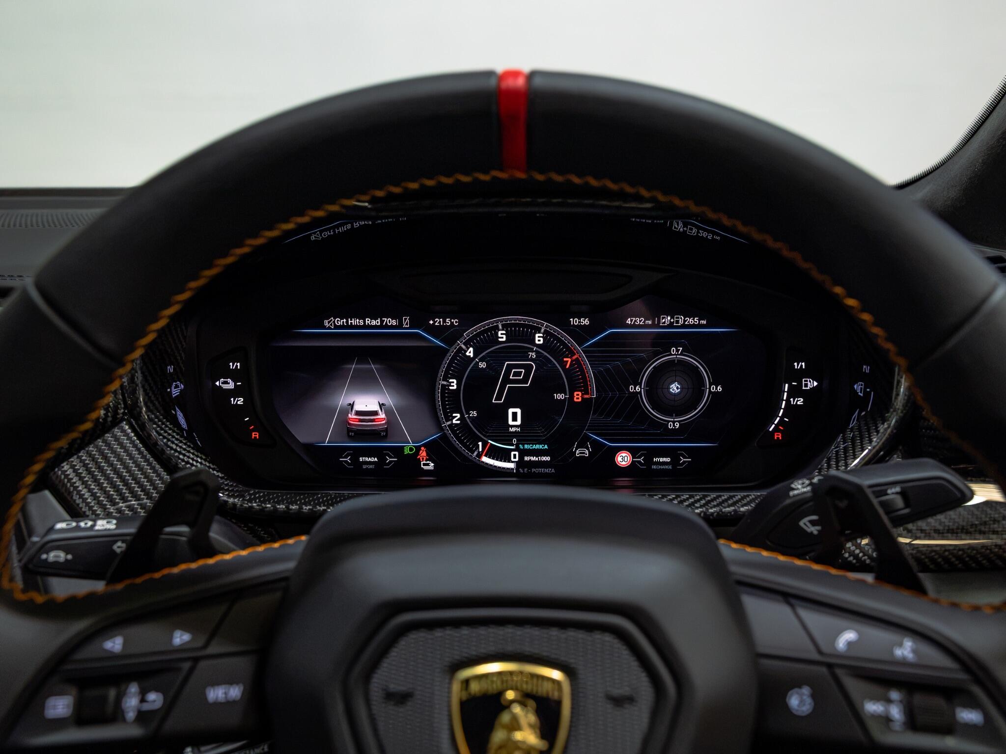 Lamborghini Urus view 16