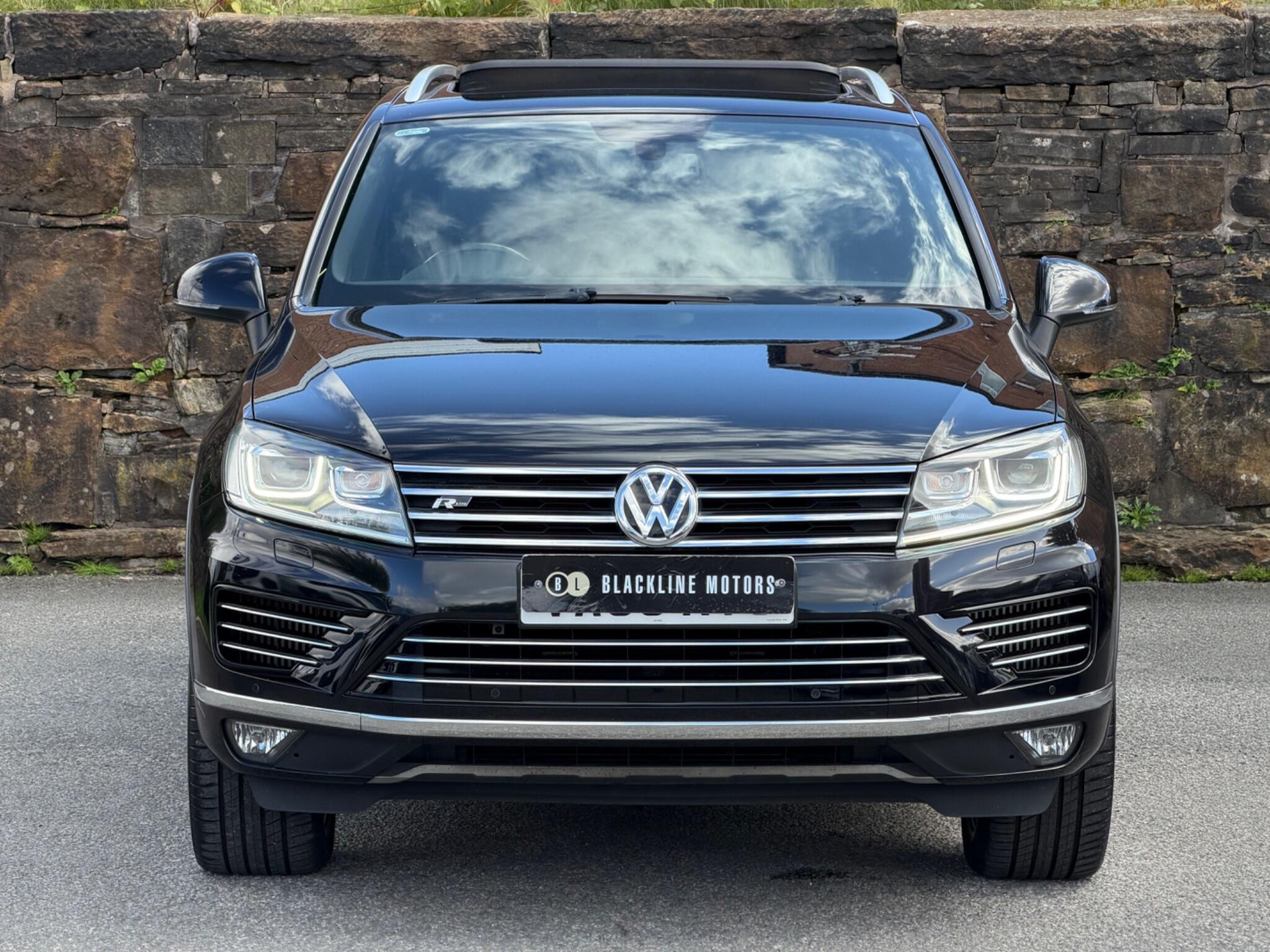 Volkswagen Touareg view 2