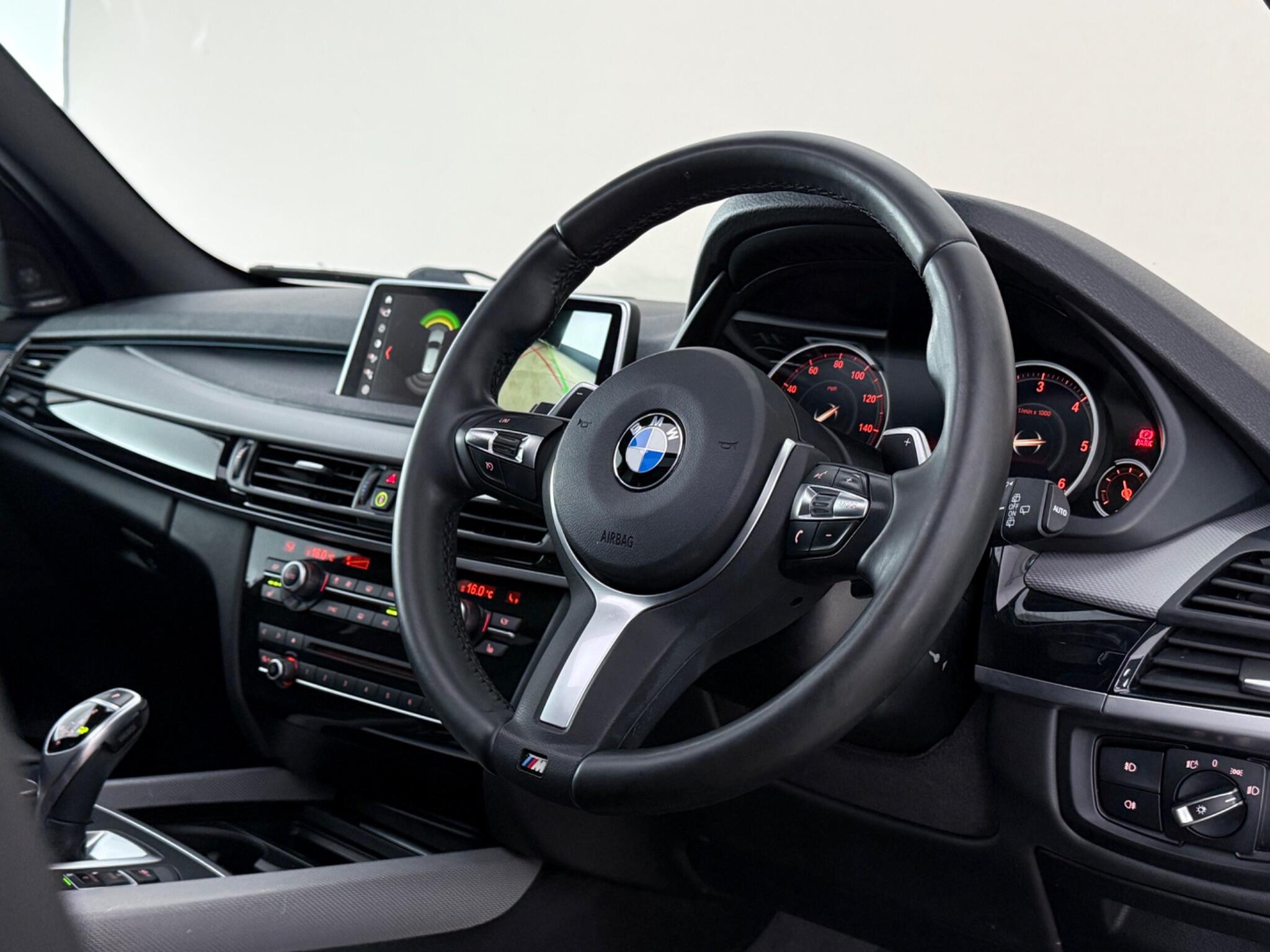 BMW X5 view 3