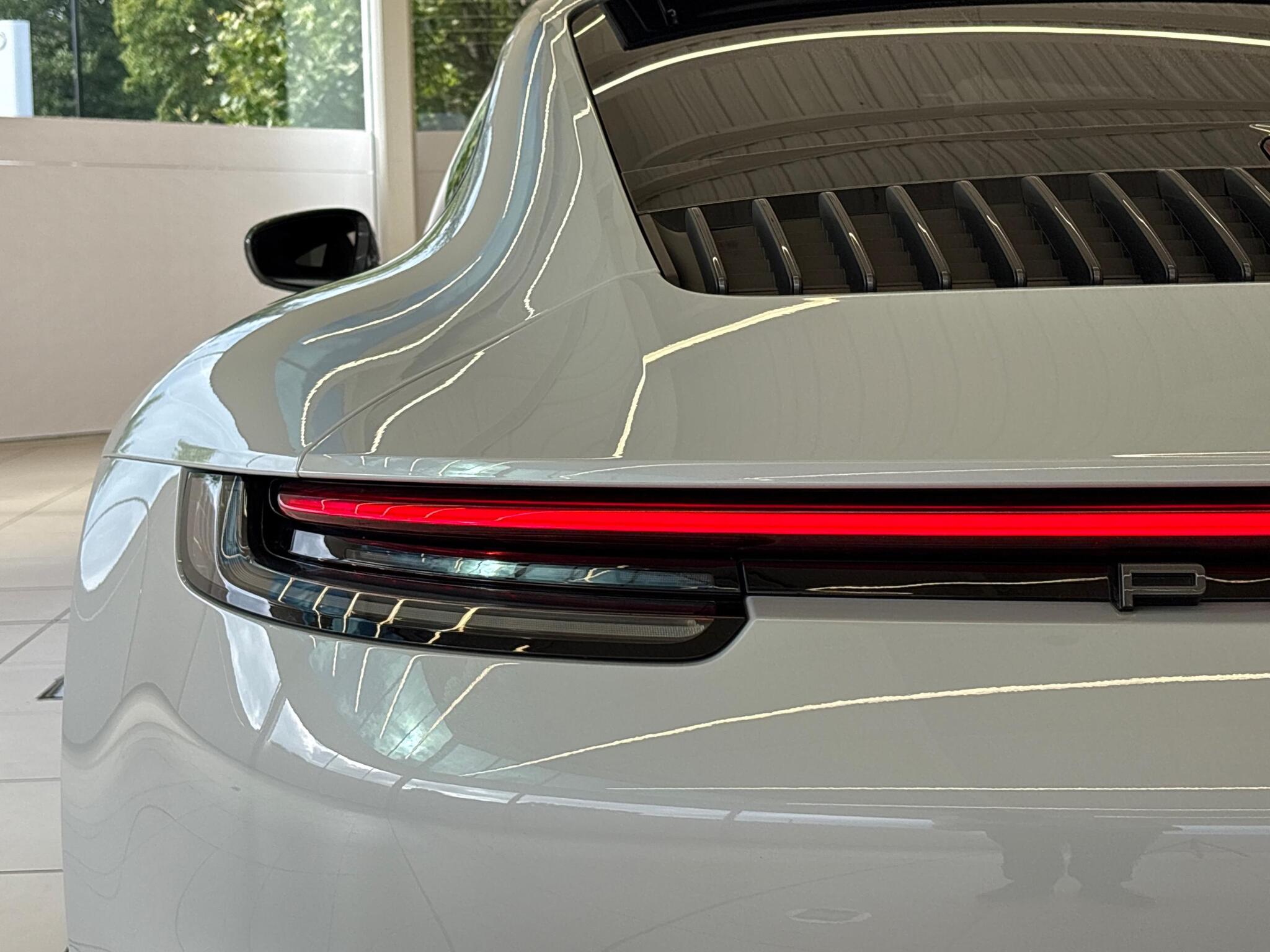 Porsche 911 view 23