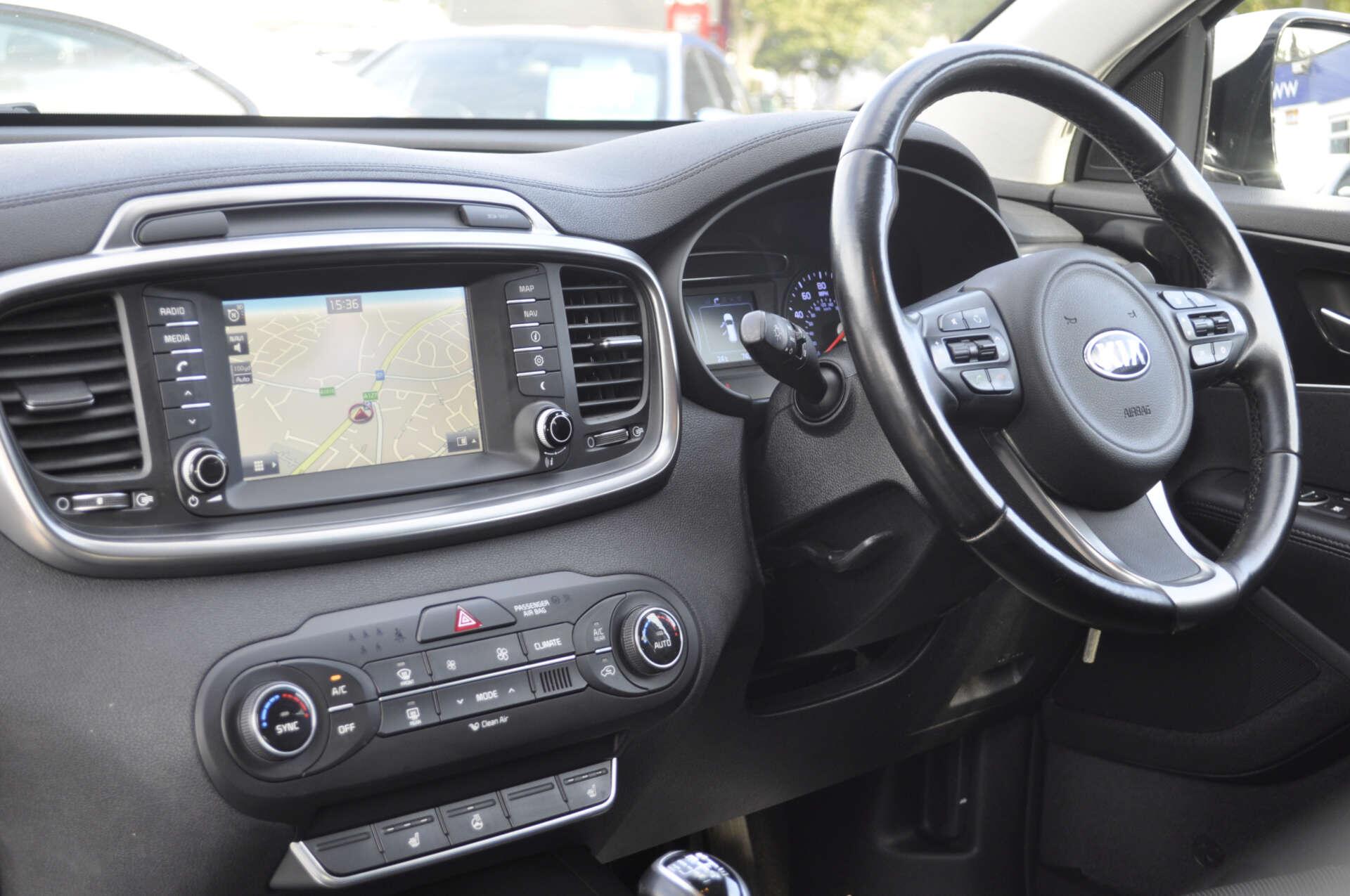 Kia Sorento view 16