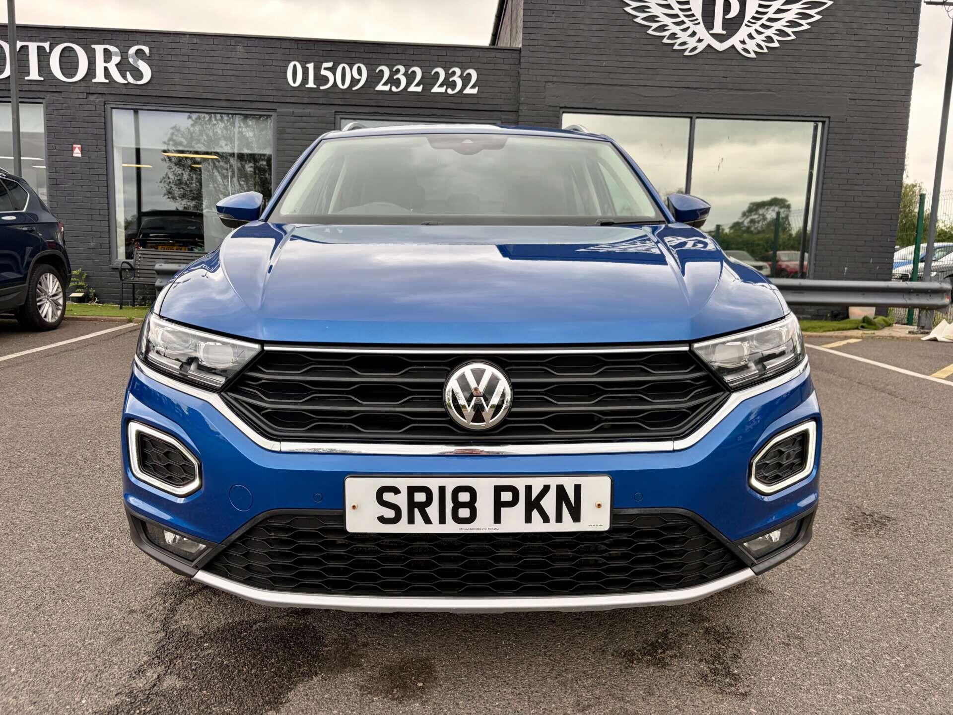 Volkswagen T-Roc view 3