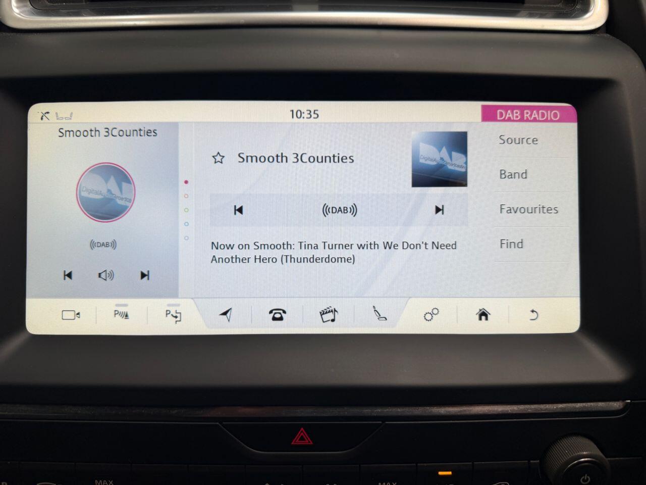Jaguar E-Pace view 40