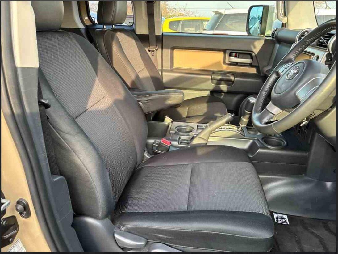 Toyota FJ Cruiser view 5