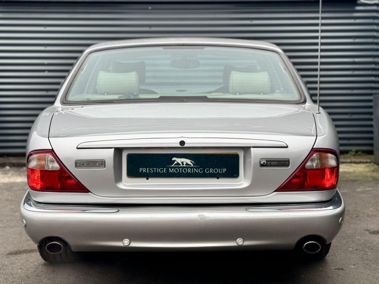 Jaguar XJ view 31
