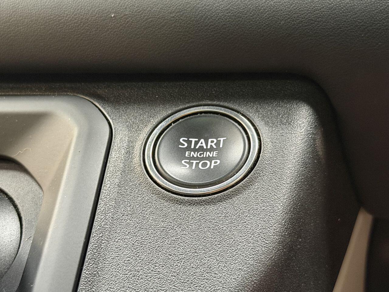 Land Rover Defender 110 view 65