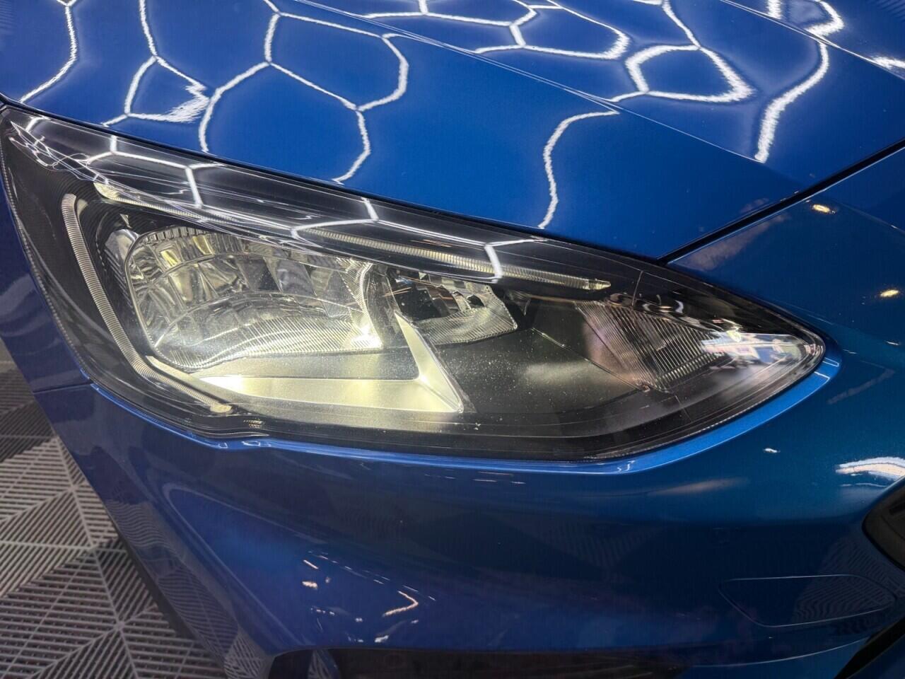 Ford Focus view 3