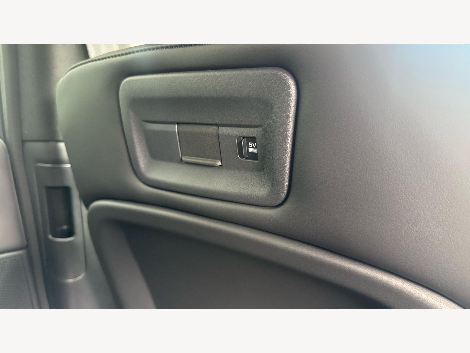 Land Rover Discovery view 28