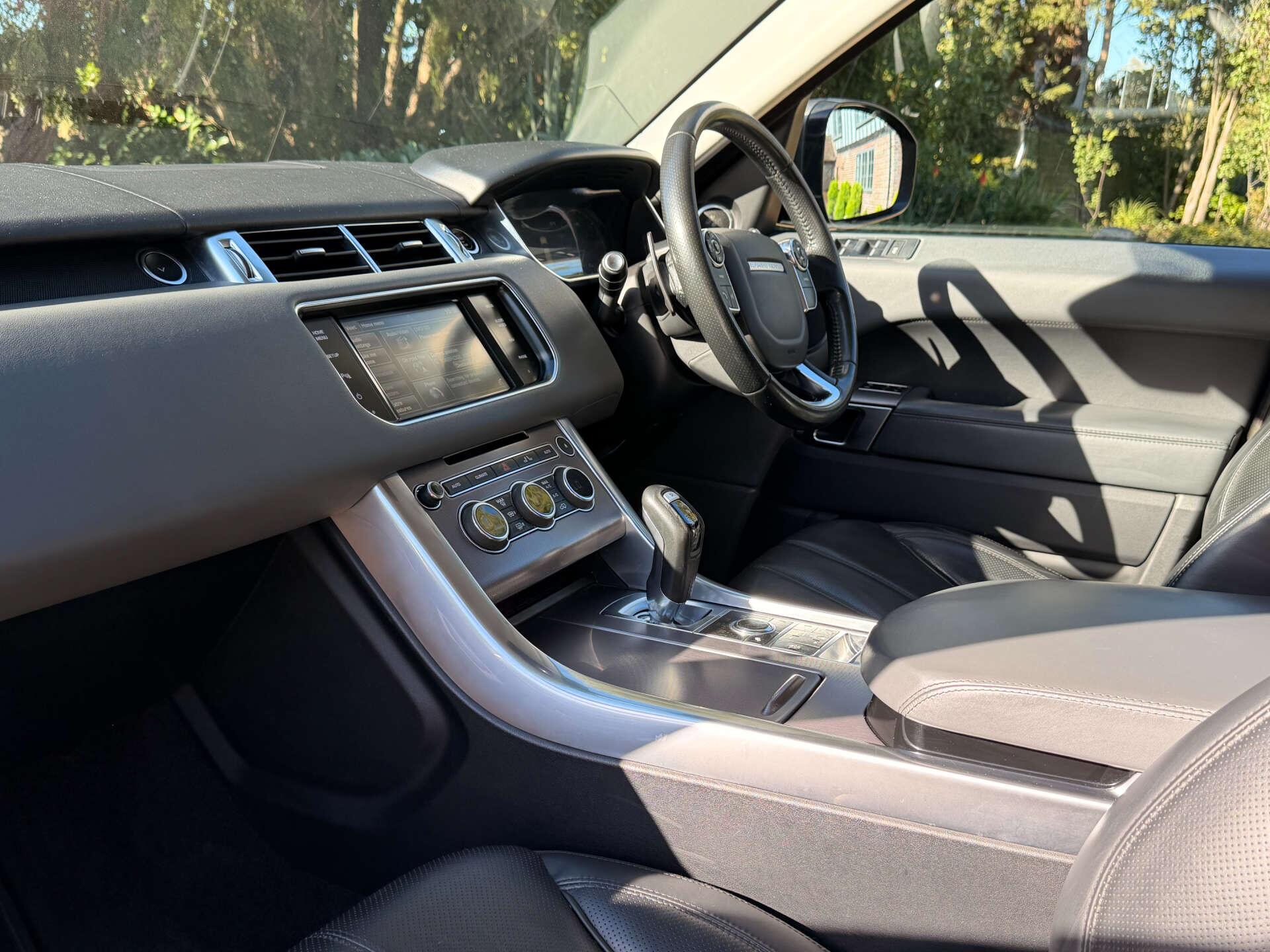 Land Rover Range Rover Sport view 11