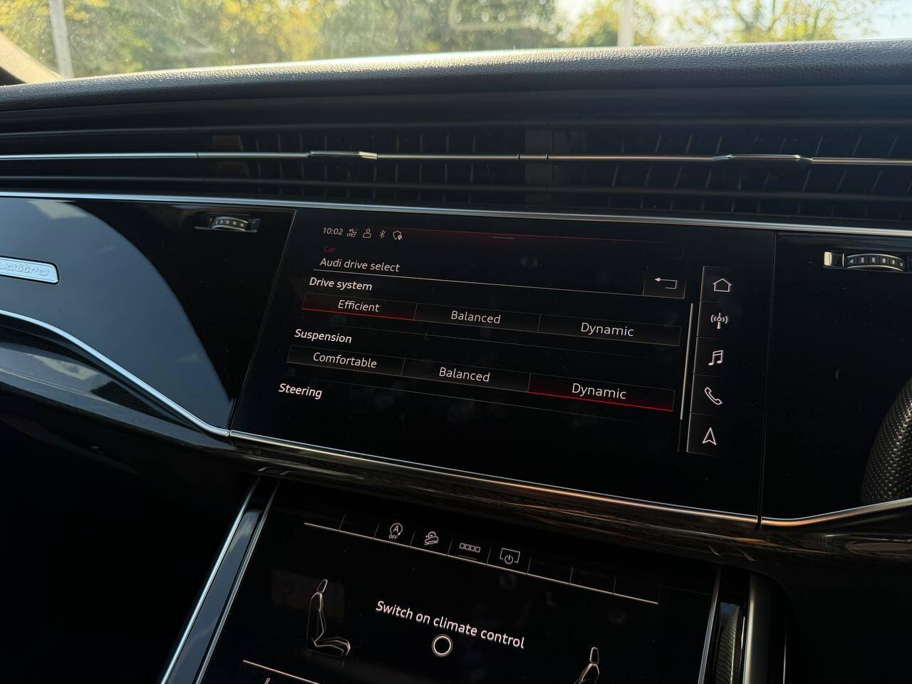 Audi Q7 view 47