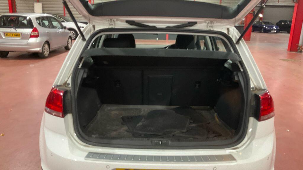 Volkswagen Golf view 11