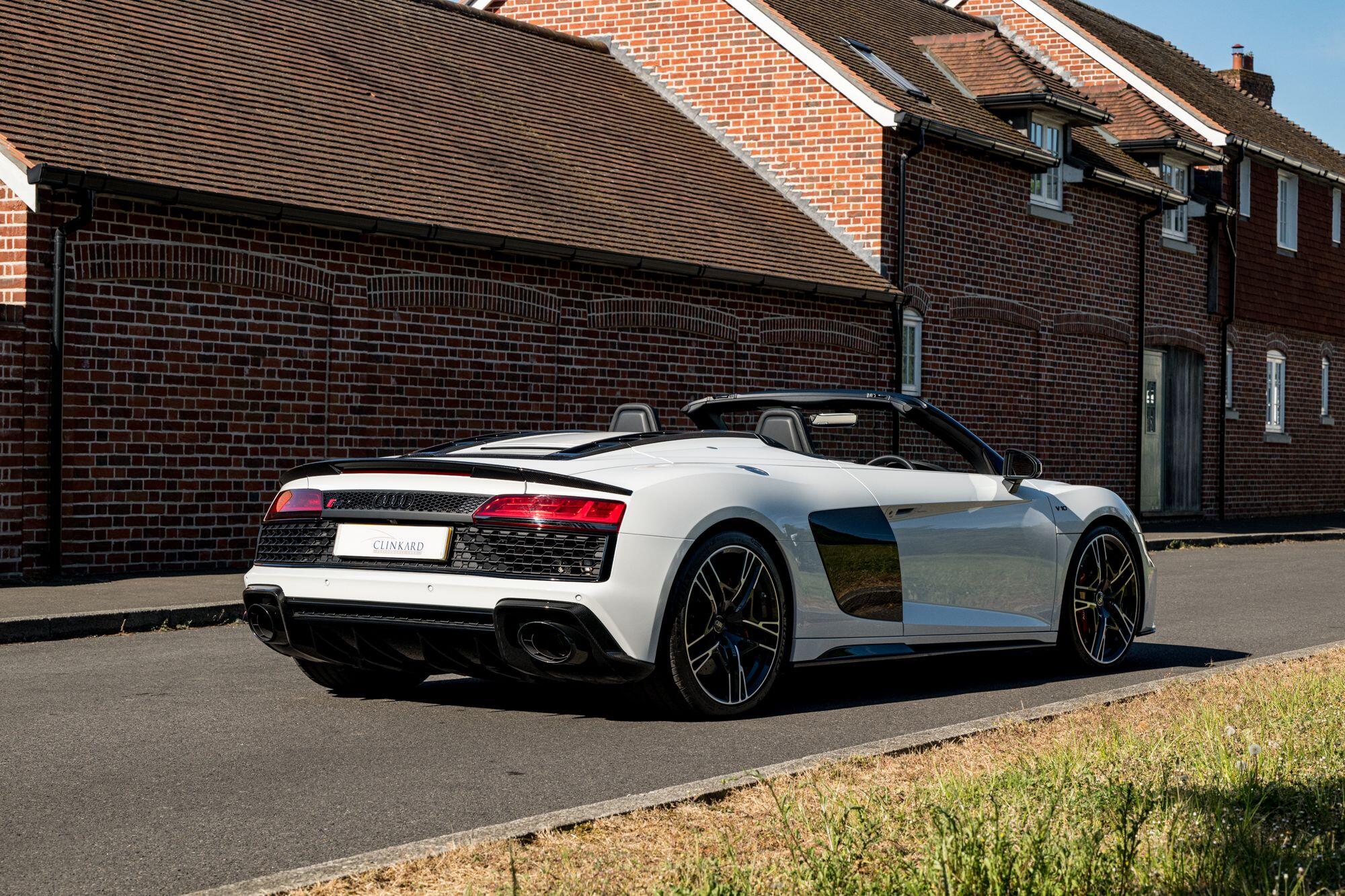 Audi R8 view 9