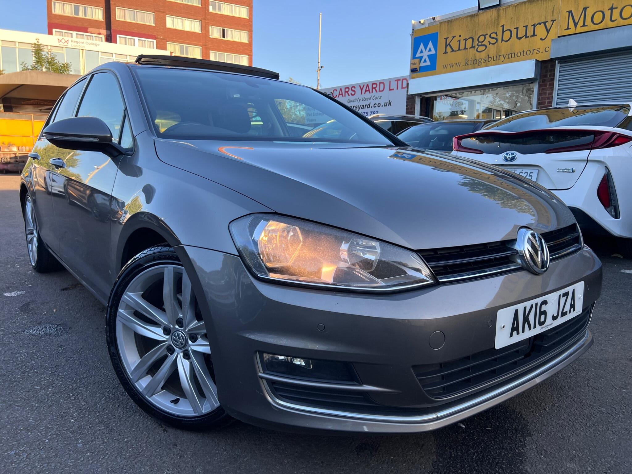Volkswagen Golf view 4