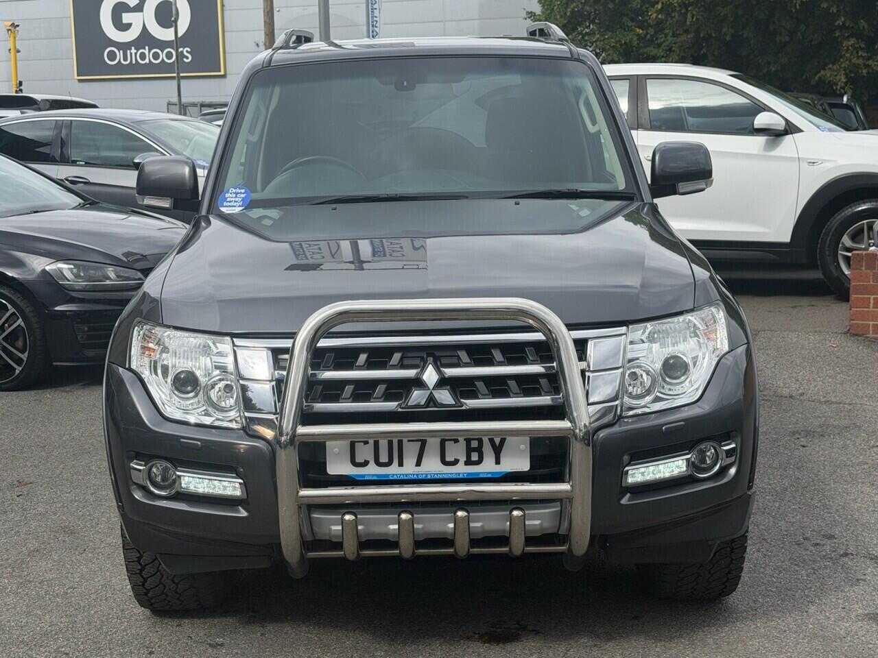 Mitsubishi Shogun view 2