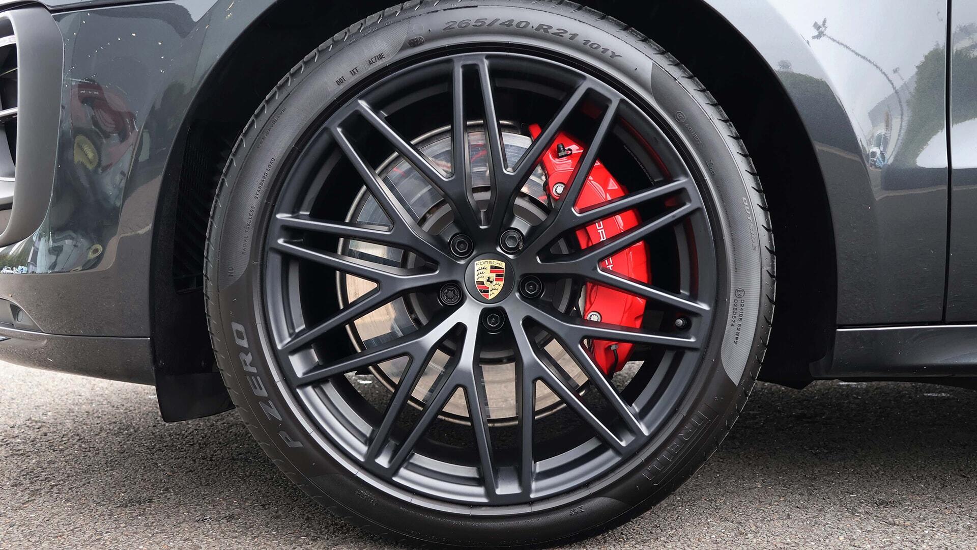 Porsche Macan view 4