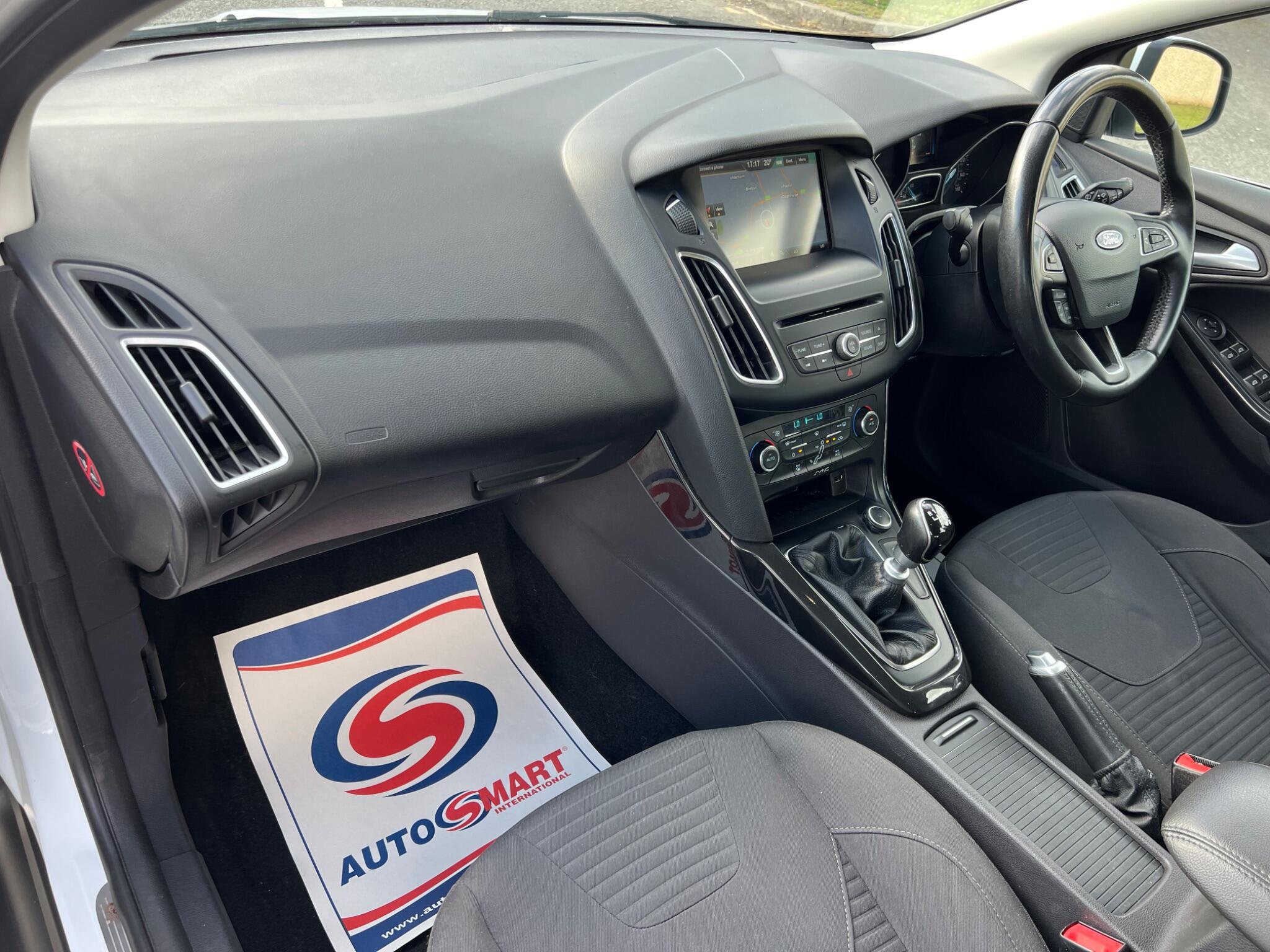 Ford Focus view 14
